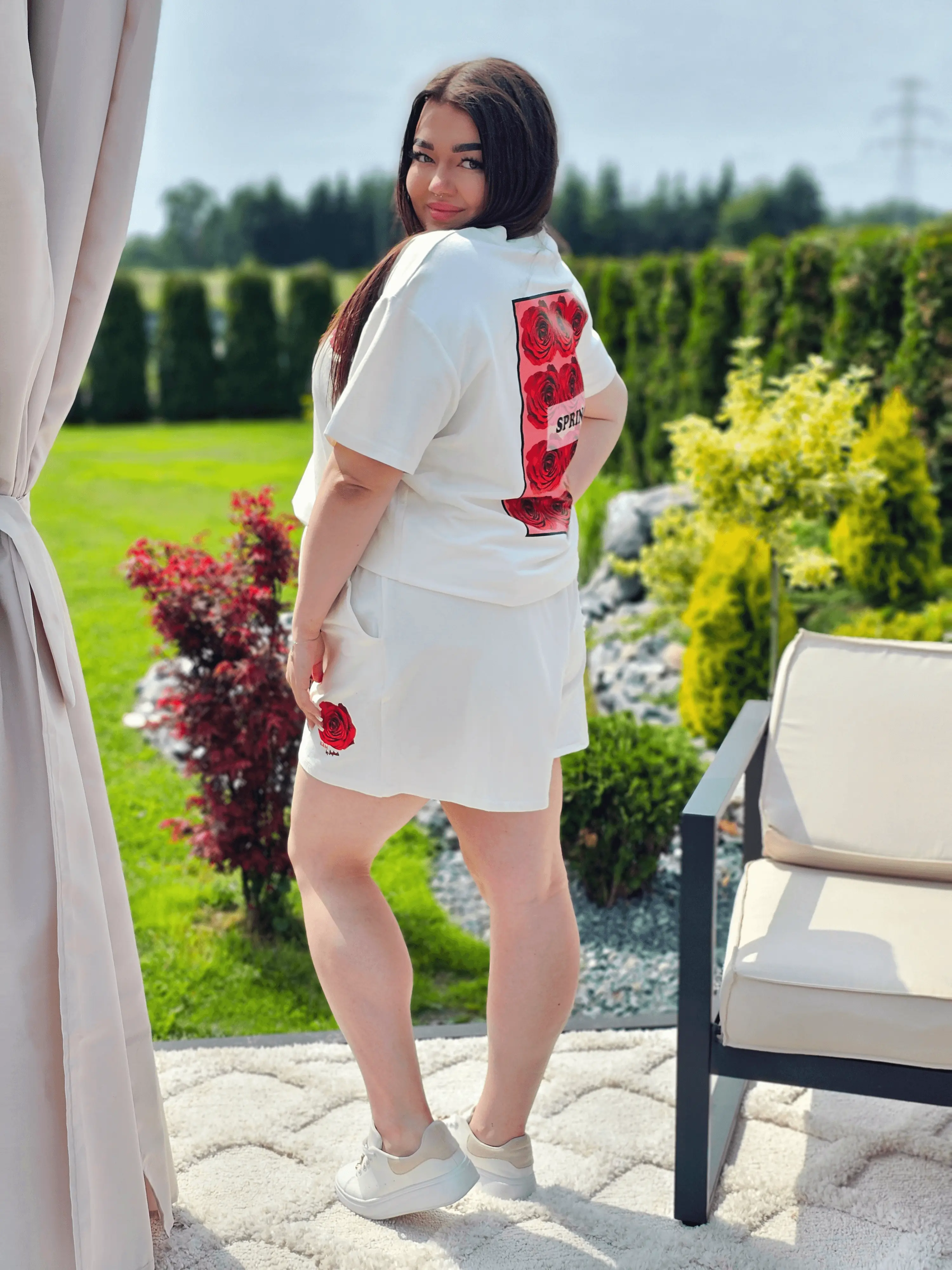 Komplet „Spring Roses” – romantyczny look z różanym akcentem Stylowa XL