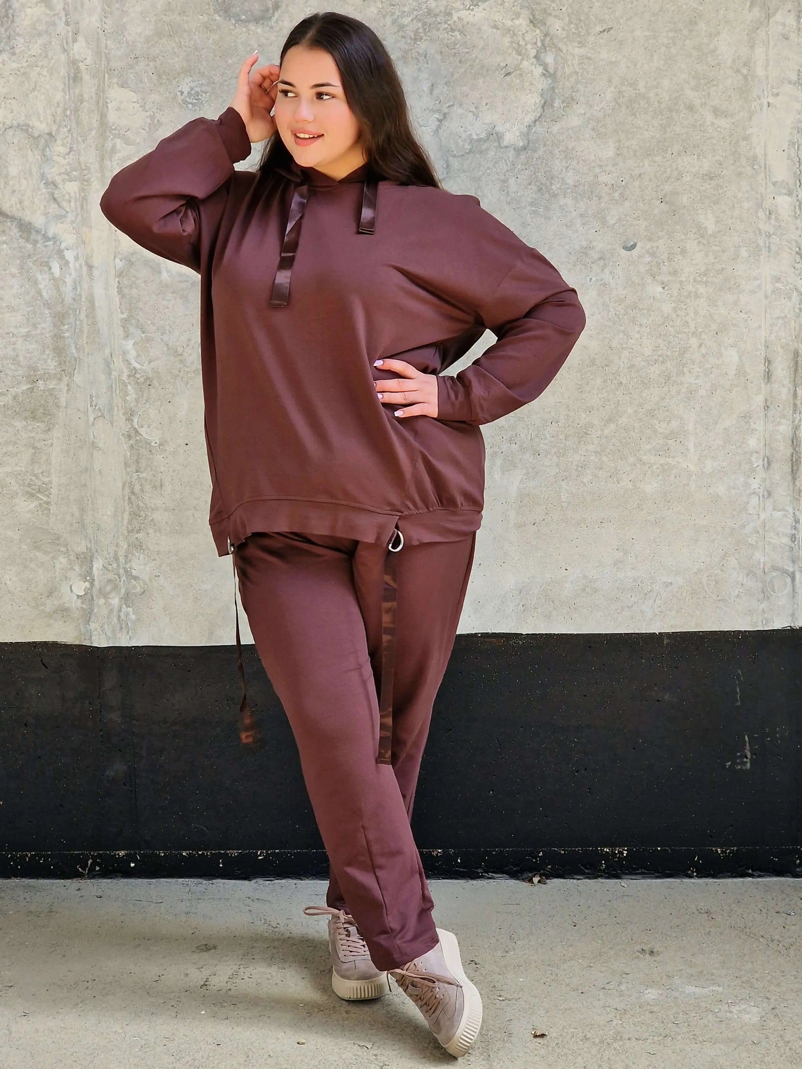 Komplet dresowy plus size – wygodny i modny zestaw Stylowa XL