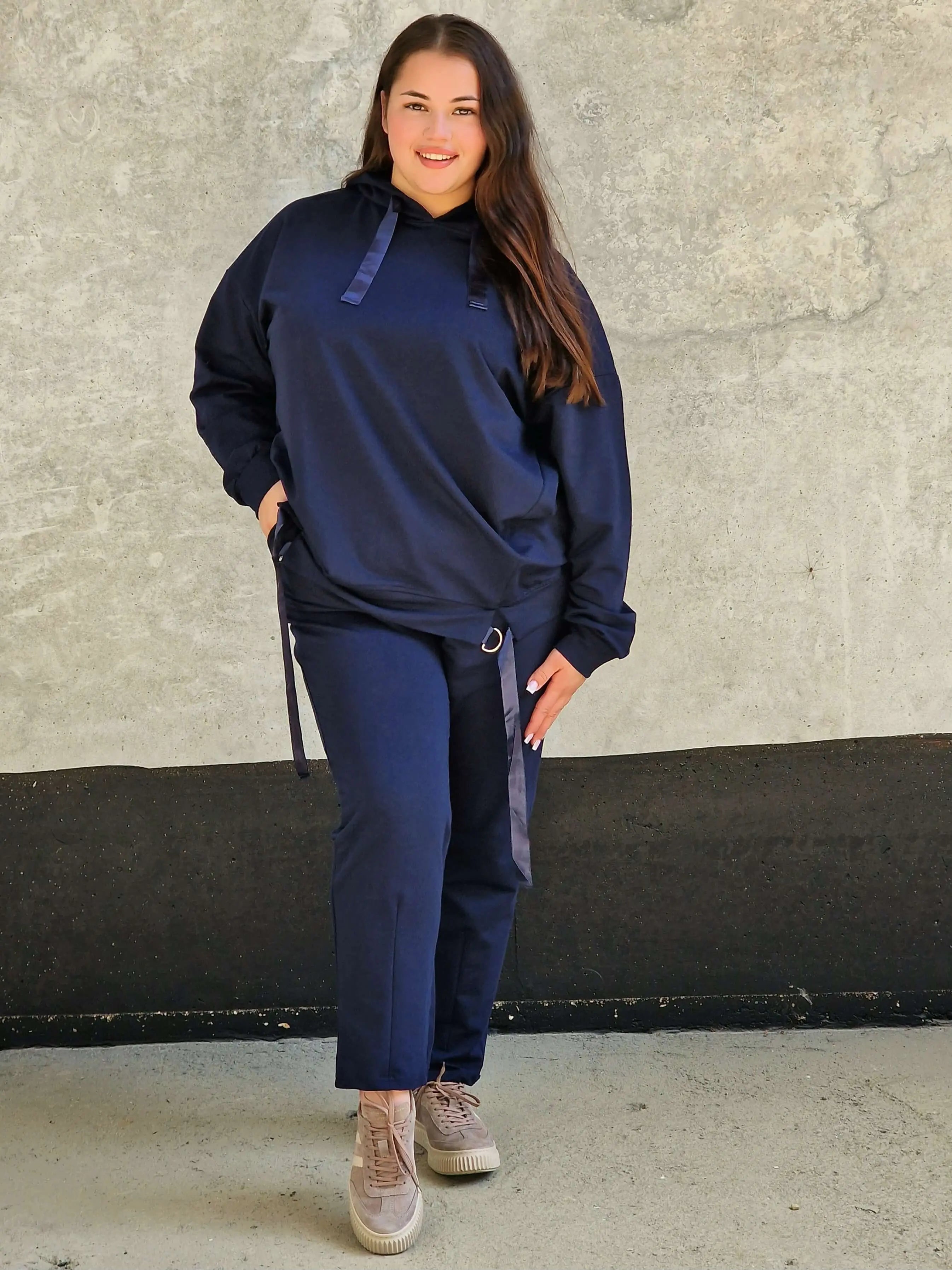 Komplet dresowy plus size – wygodny i modny zestaw Stylowa XL