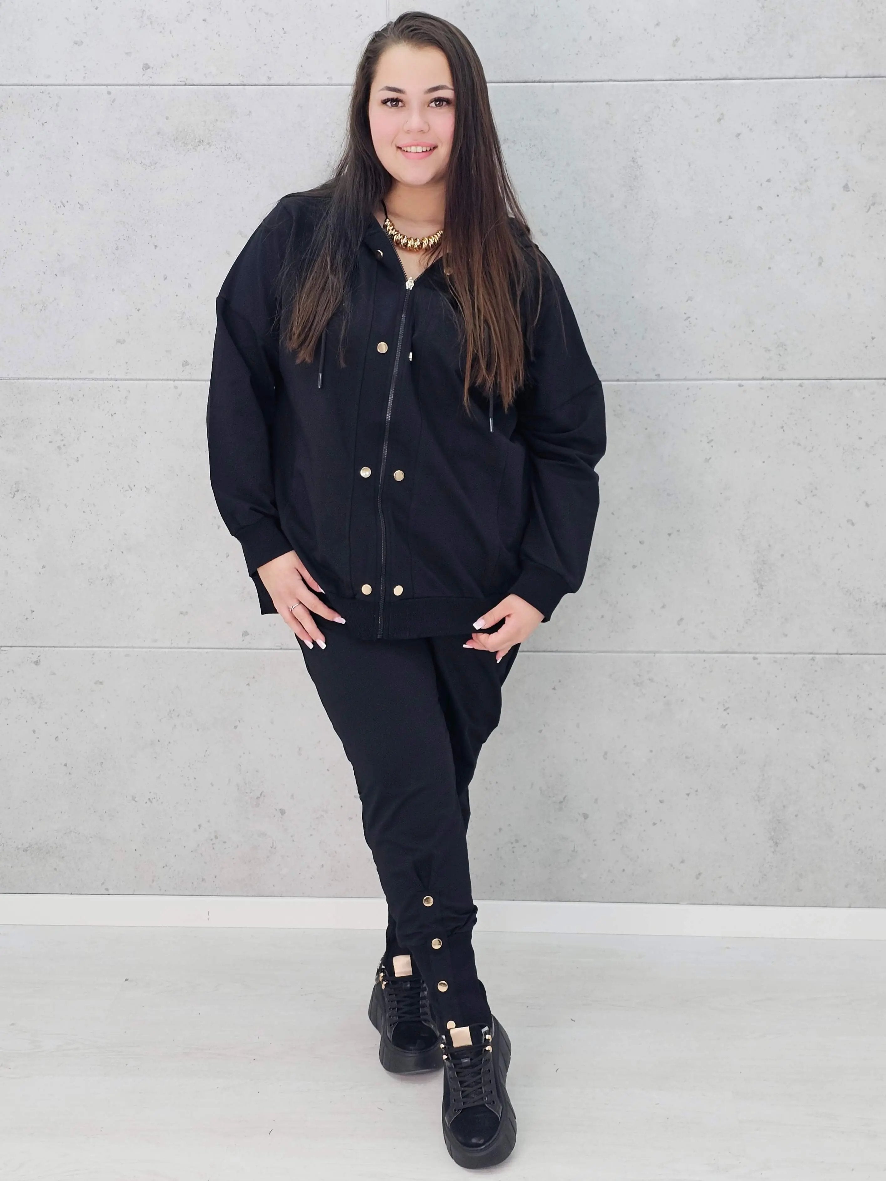 Komplet dresowy plus size z ozdobnymi guzikami – stylowy look XXL Stylowa XL