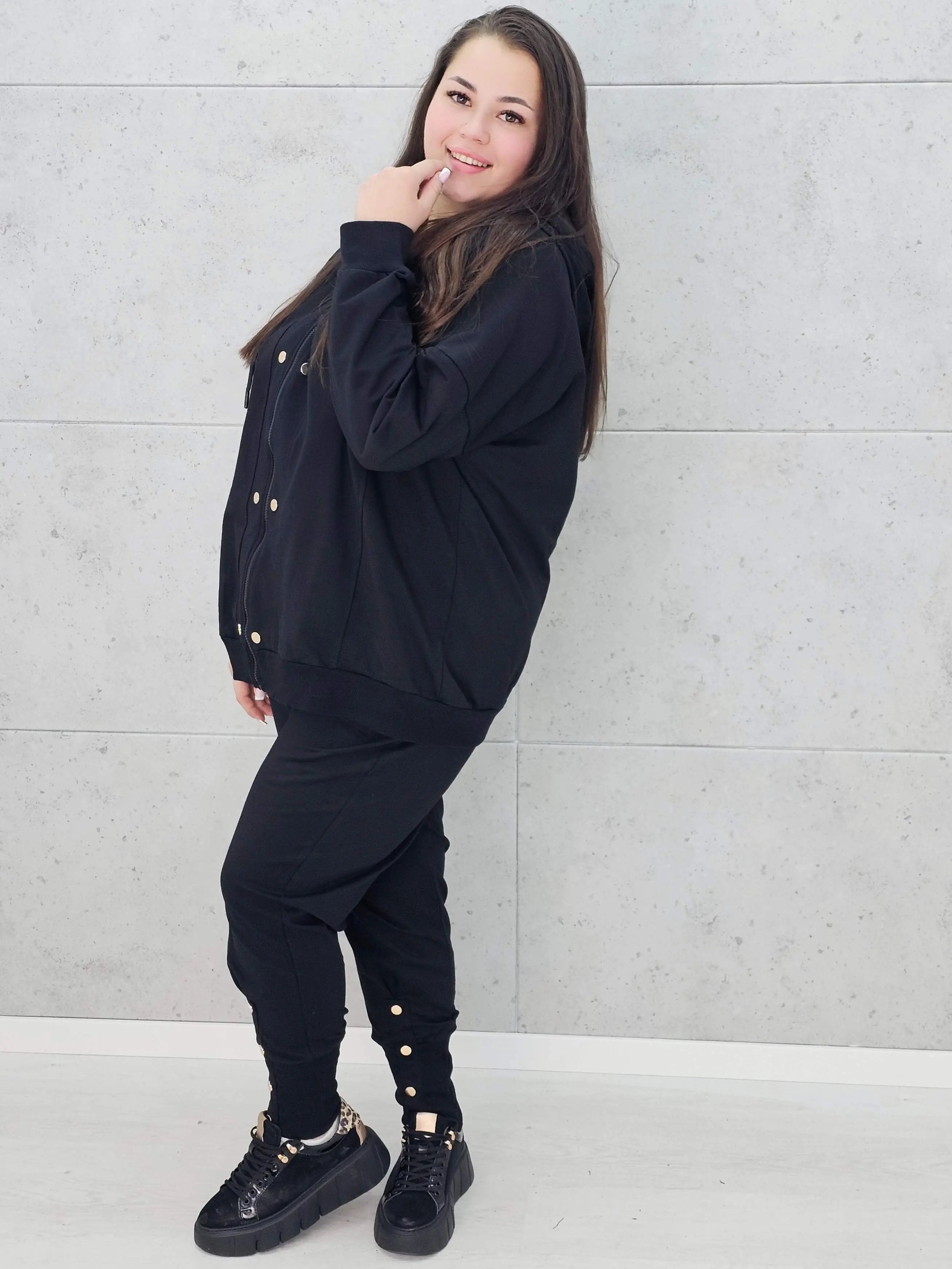 Komplet dresowy plus size z ozdobnymi guzikami – stylowy look XXL Stylowa XL