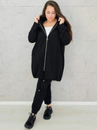 Komplet dresowy z długą bluzą na zamek– moda dla kobiet plus size Stylowa XL