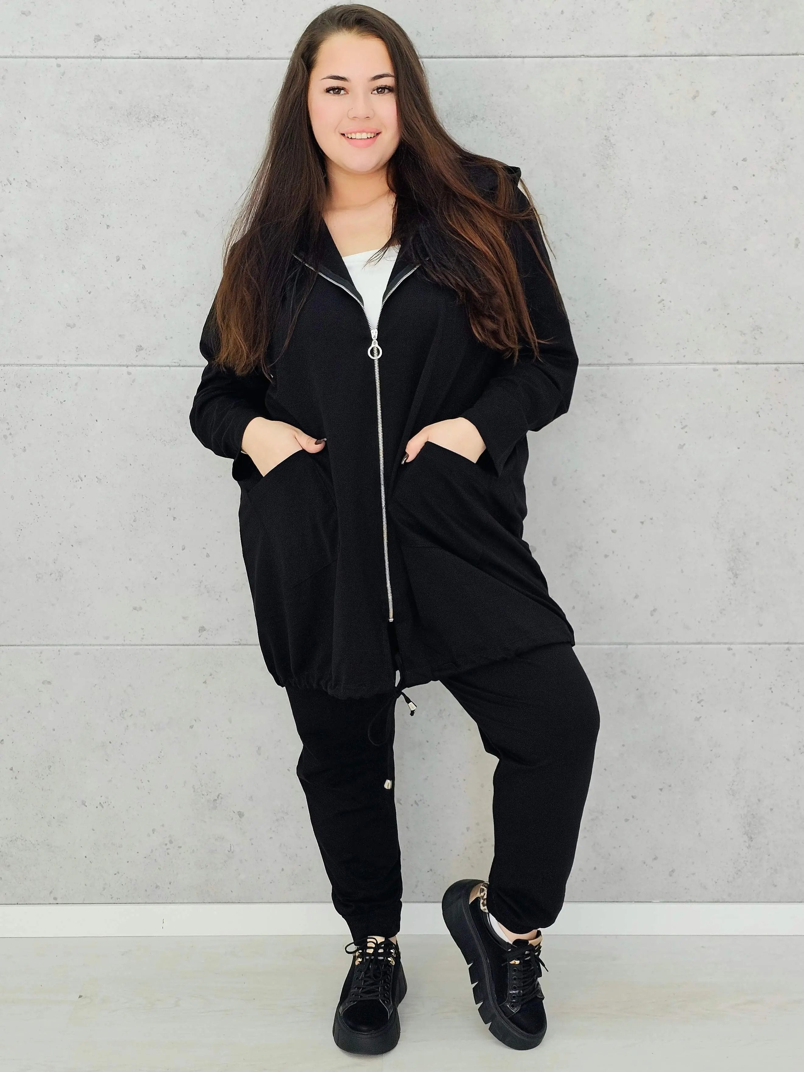 Komplet dresowy z długą bluzą na zamek– moda dla kobiet plus size Stylowa XL