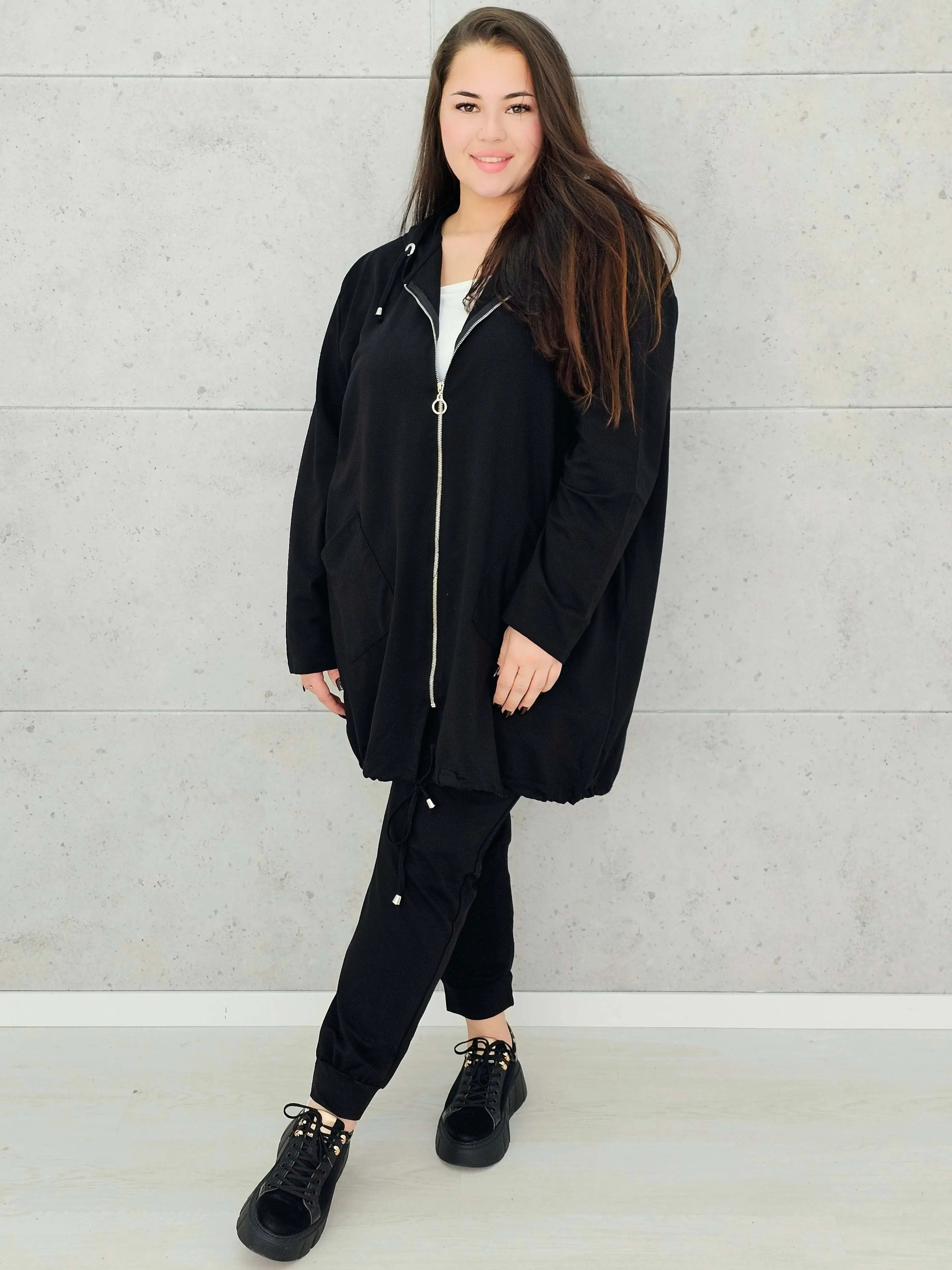 Komplet dresowy z długą bluzą na zamek– moda dla kobiet plus size Stylowa XL