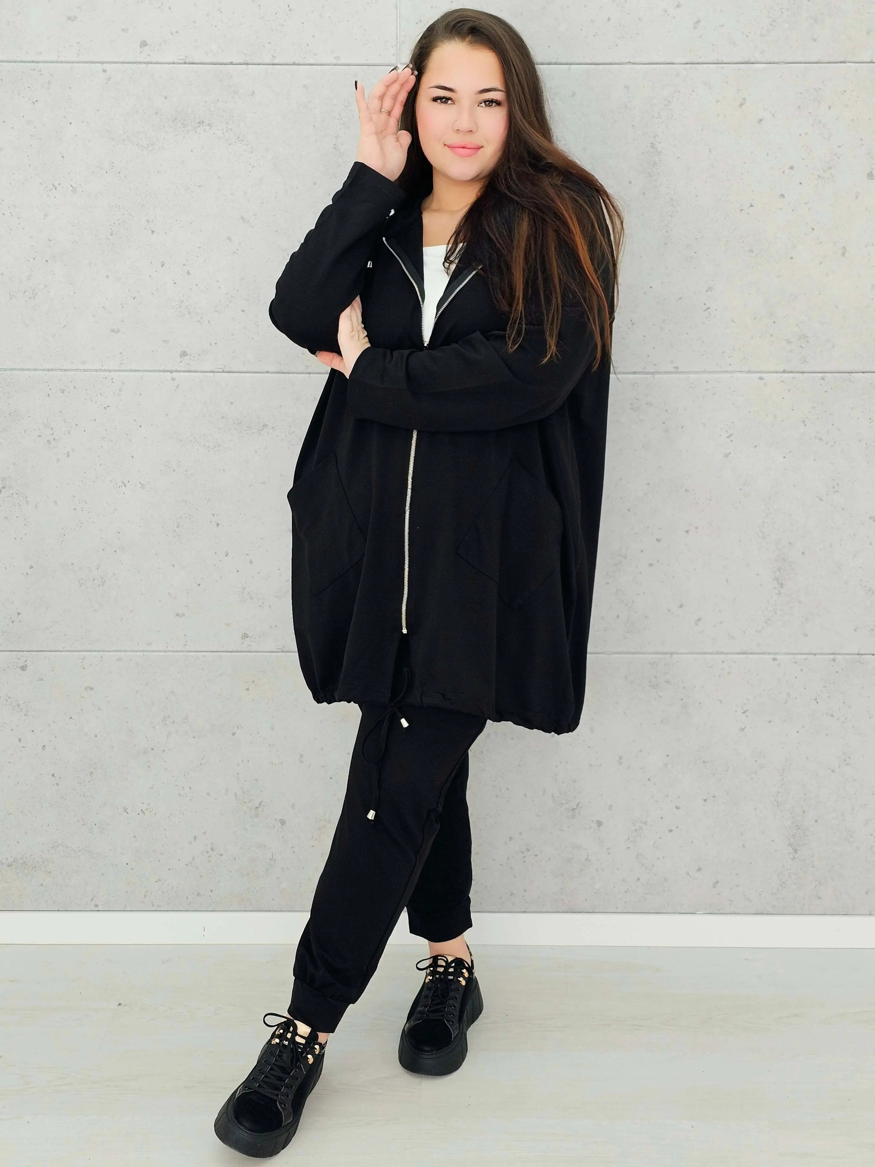 Komplet dresowy z długą bluzą na zamek– moda dla kobiet plus size Stylowa XL