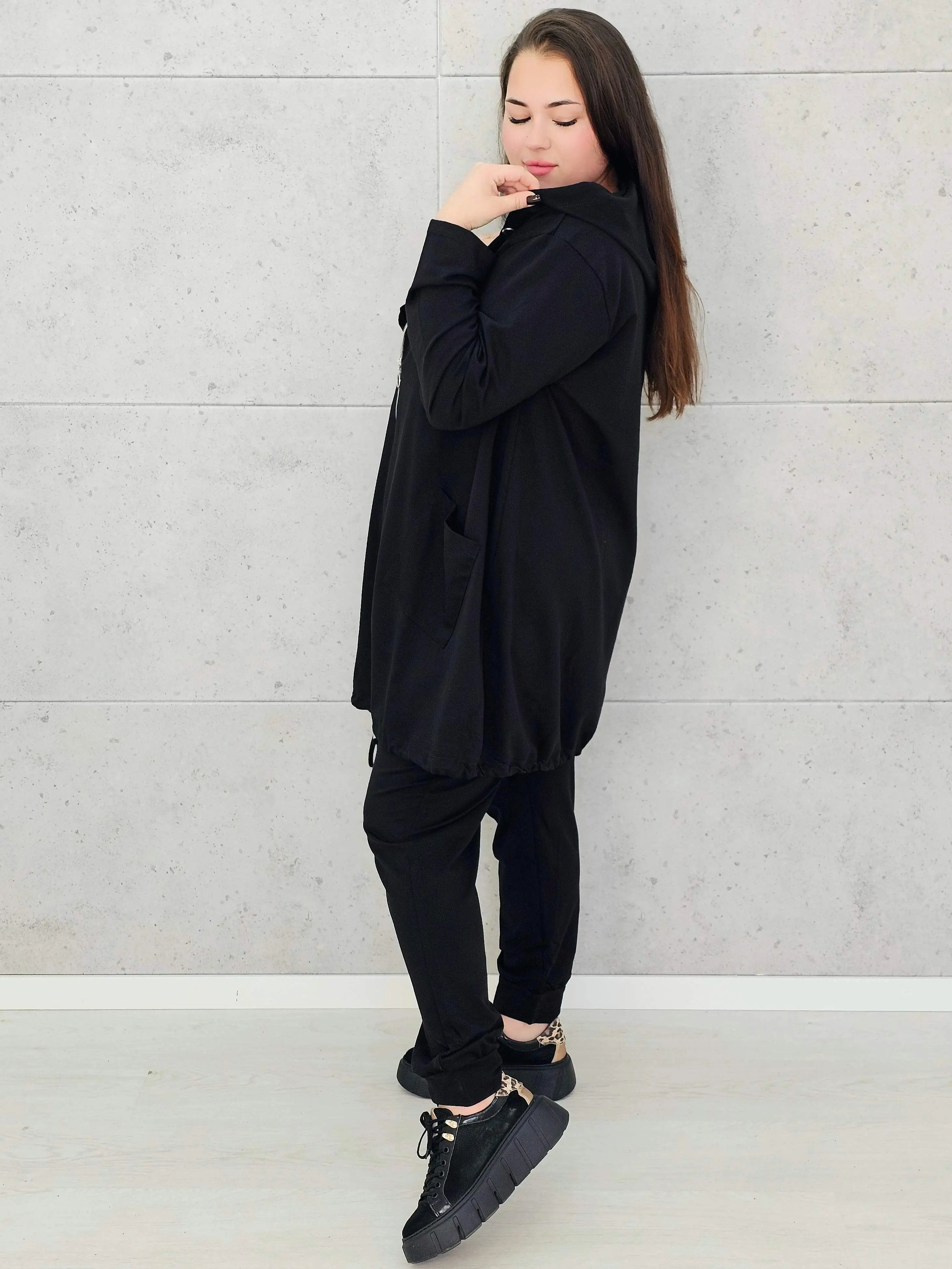 Komplet dresowy z długą bluzą na zamek– moda dla kobiet plus size Stylowa XL