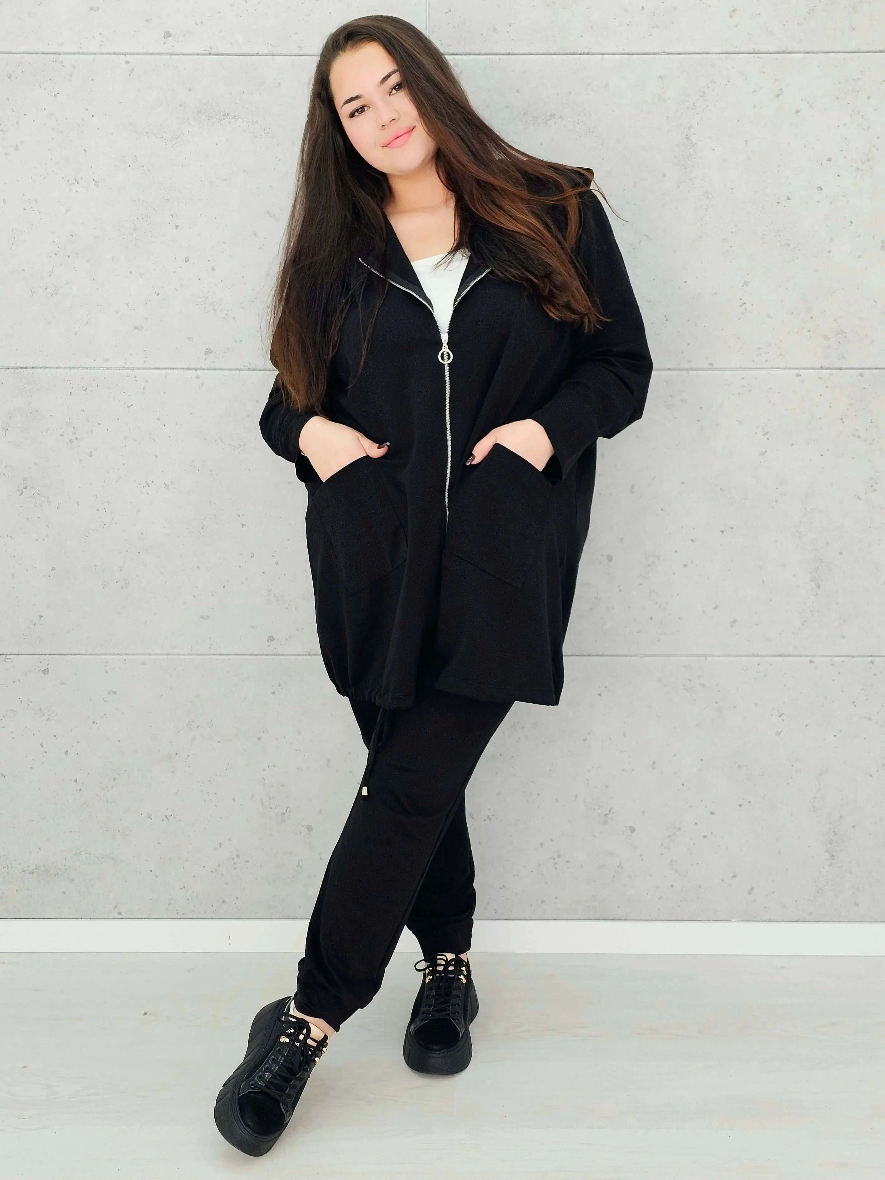 Komplet dresowy z długą bluzą na zamek– moda dla kobiet plus size Stylowa XL