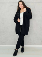 Komplet dresowy z długą bluzą na zamek– moda dla kobiet plus size Stylowa XL