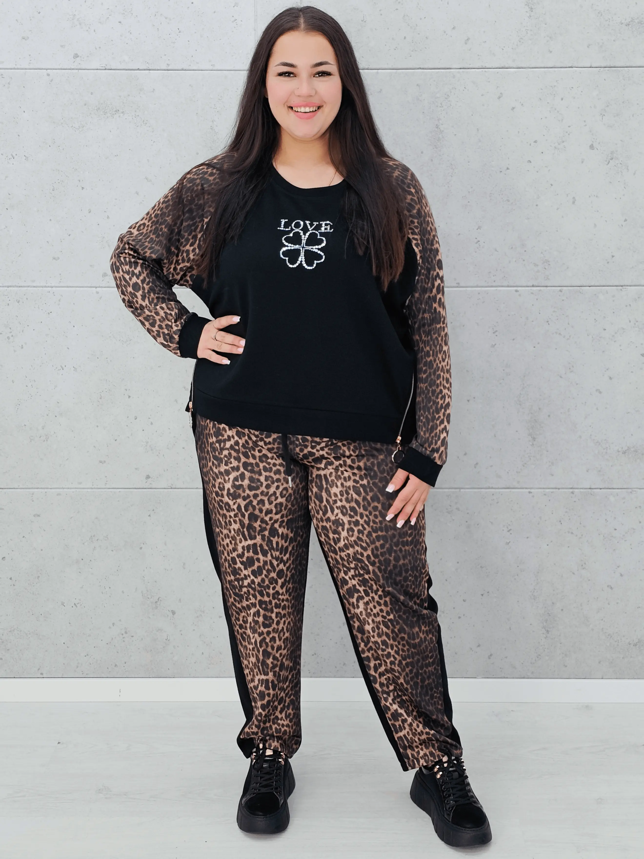 Komplet dresowy z motywem panterki Stylowa XL