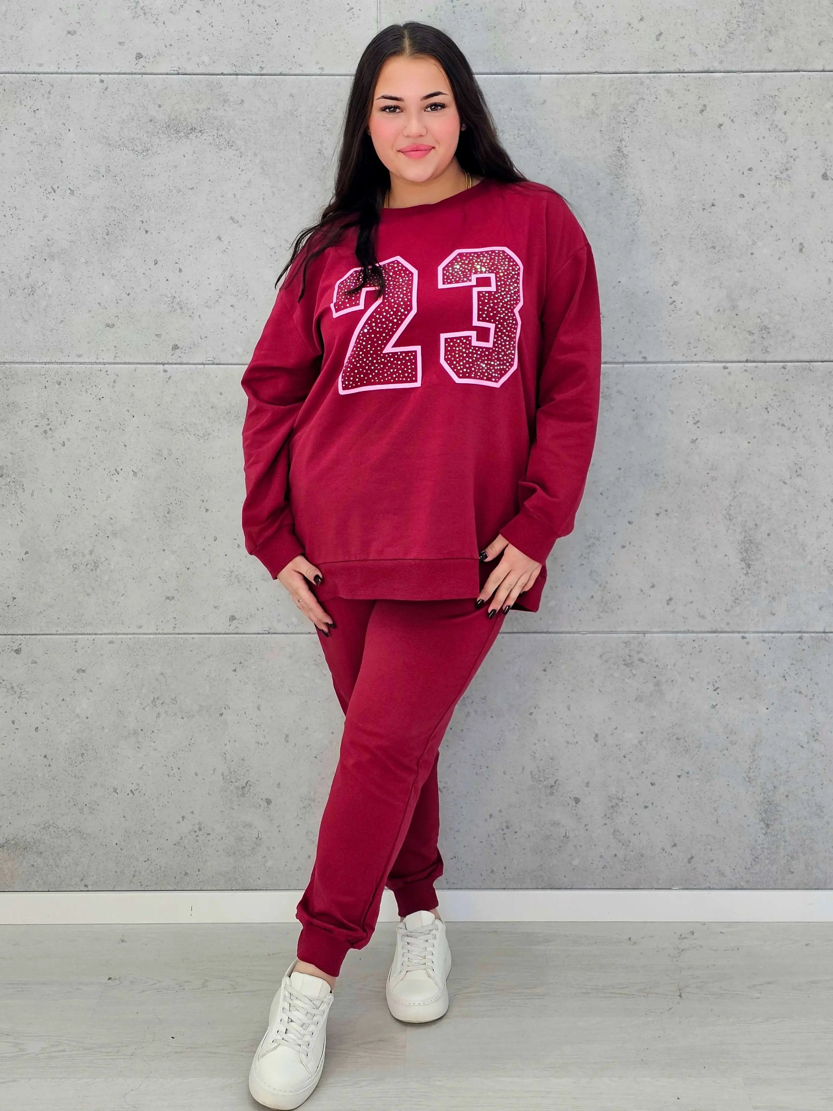 Komplet dresowy z nadrukiem „23” – sportowy luz i kobiecy styl na co dzień - Stylowa XL