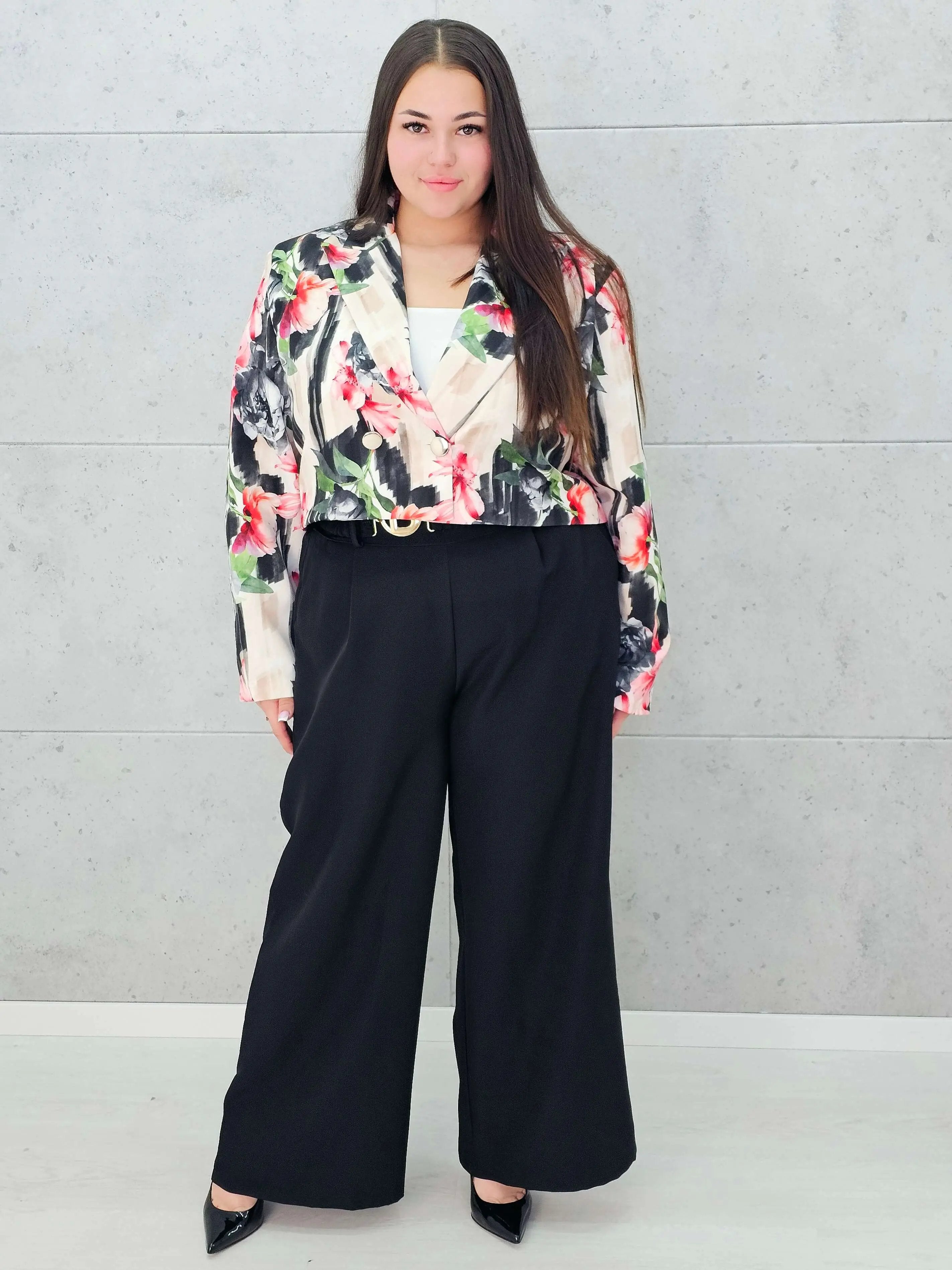 Komplet garniturowy z krótką marynarką i szerokimi spodniami Stylowa XL