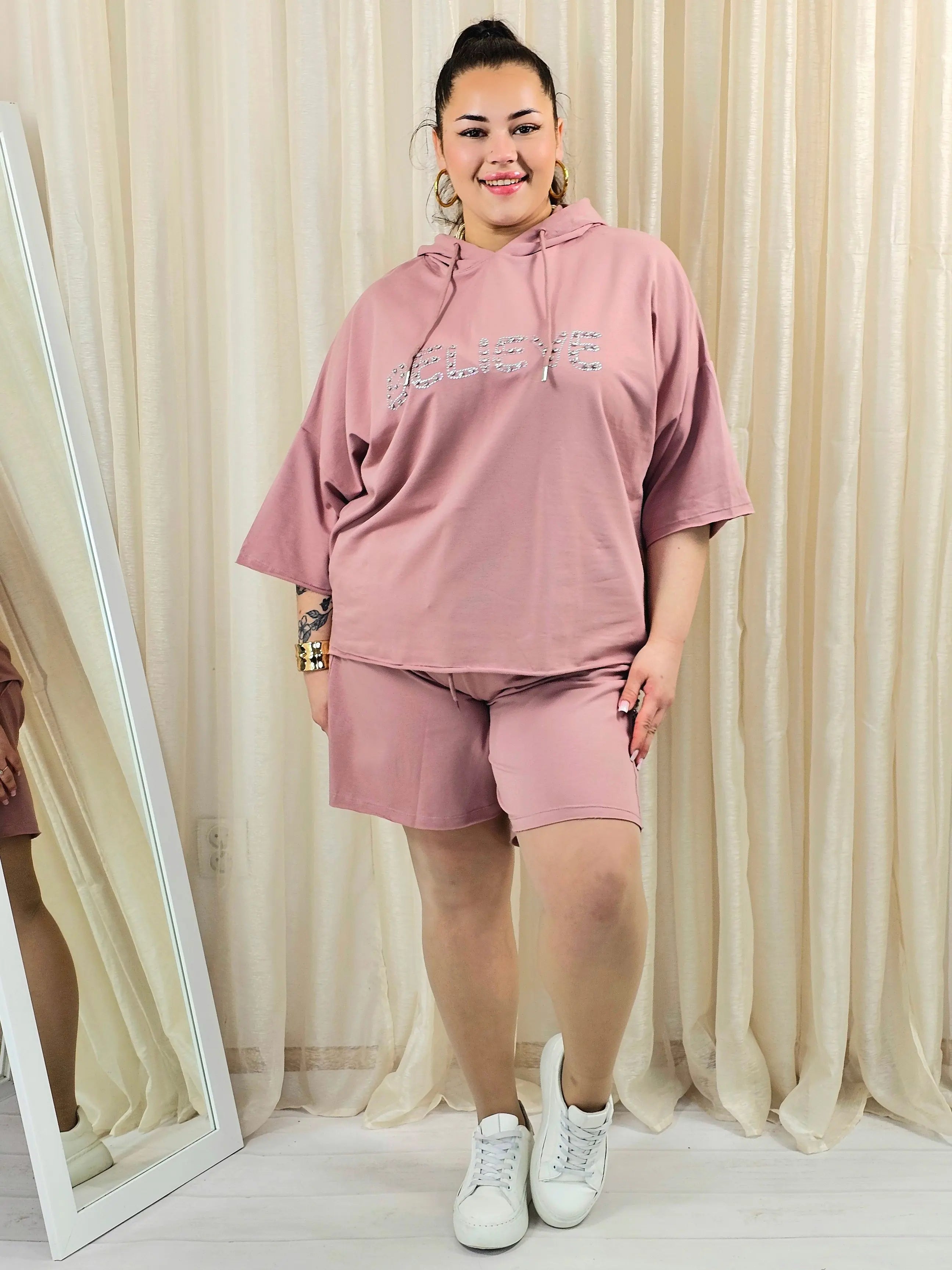 Komplet plus size BELIEVE – damski komplet XXL z bluzą z kapturem i szortami Stylowa XL
