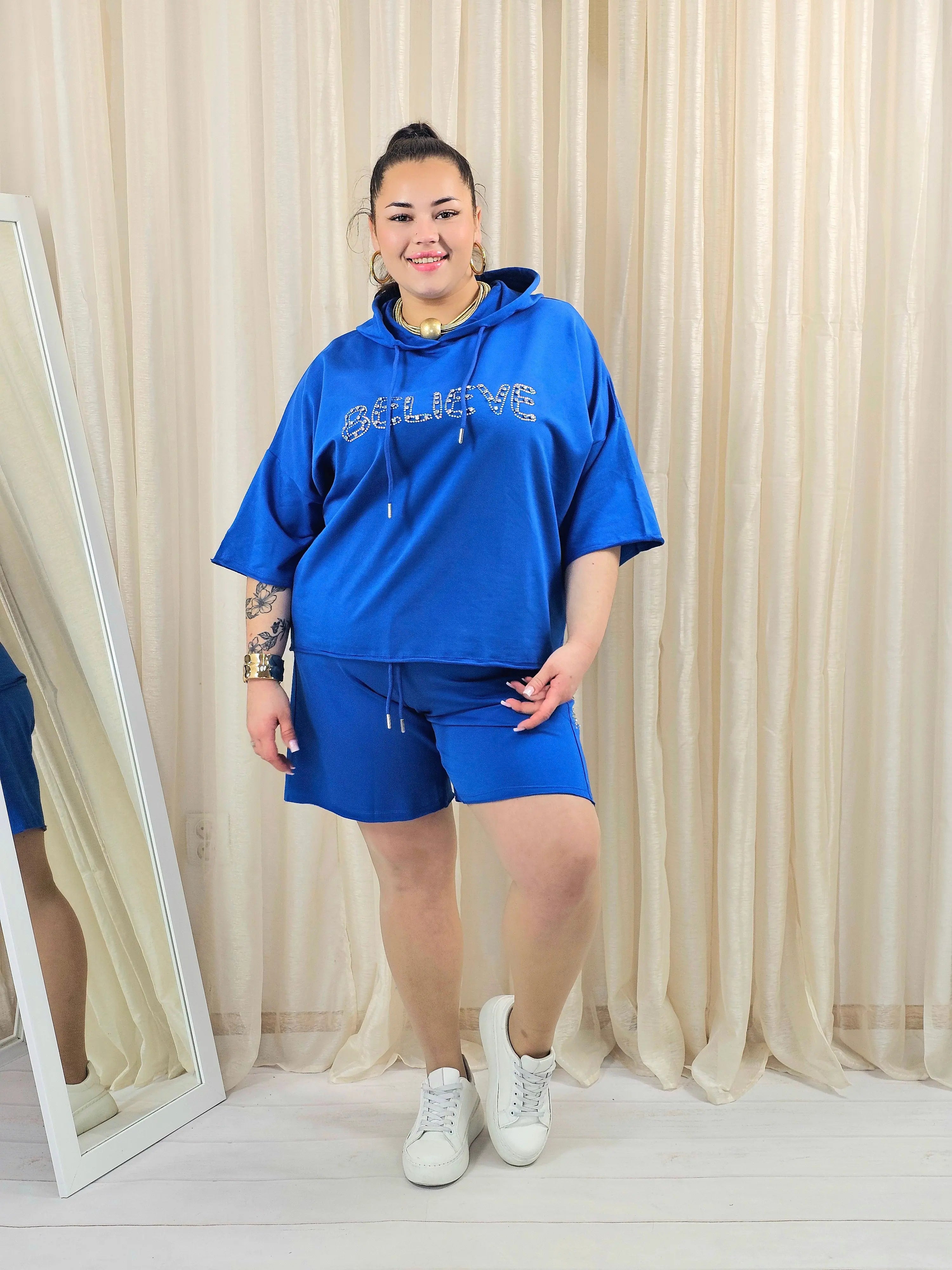 Komplet plus size BELIEVE – damski komplet XXL z bluzą z kapturem i szortami Stylowa XL