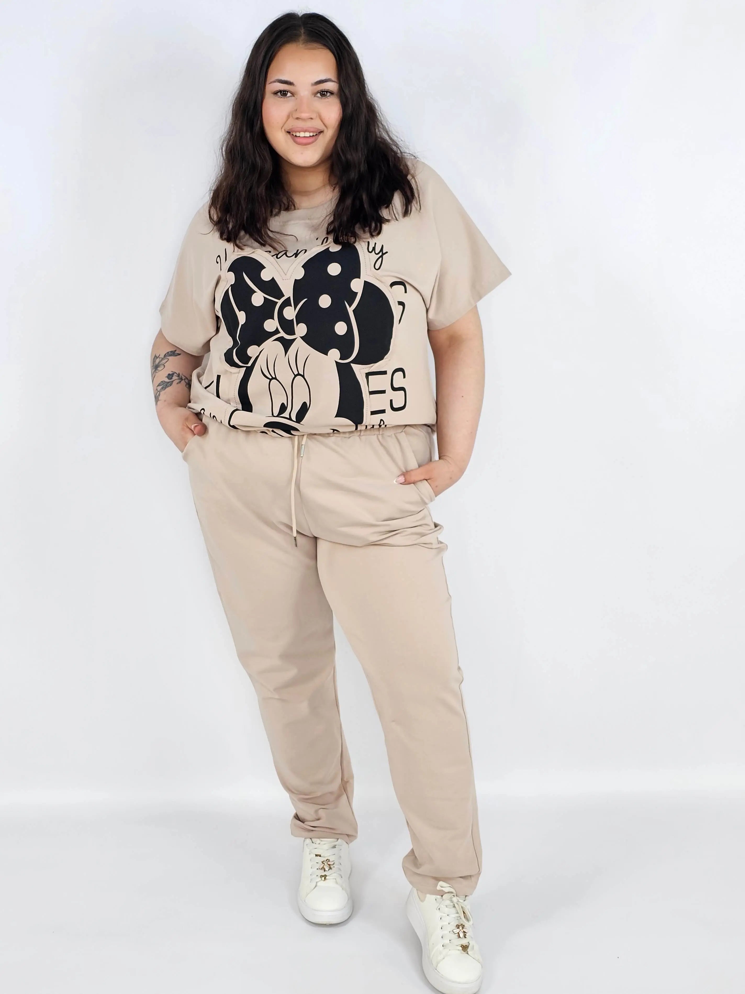Komplet plus size XXL – bluzka i spodnie dresowe z modnym nadrukiem Stylowa XL