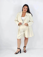 Komplet plus size garniturowy z krótką marynarką i szortami XXL Stylowa XL