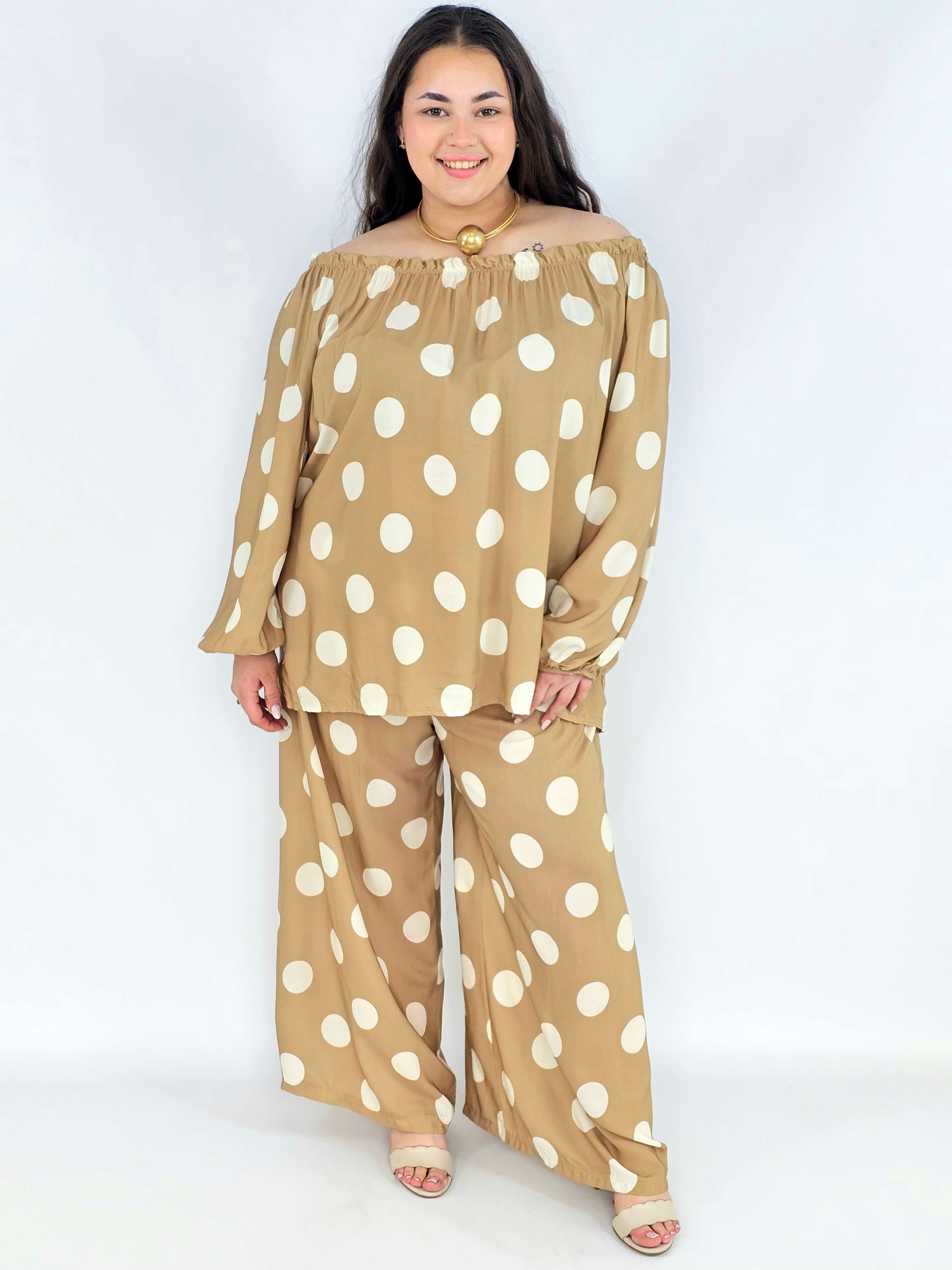 Komplet plus size hiszpanka w grochy – elegancki komplet XXL spodnie i bluzka Stylowa XL