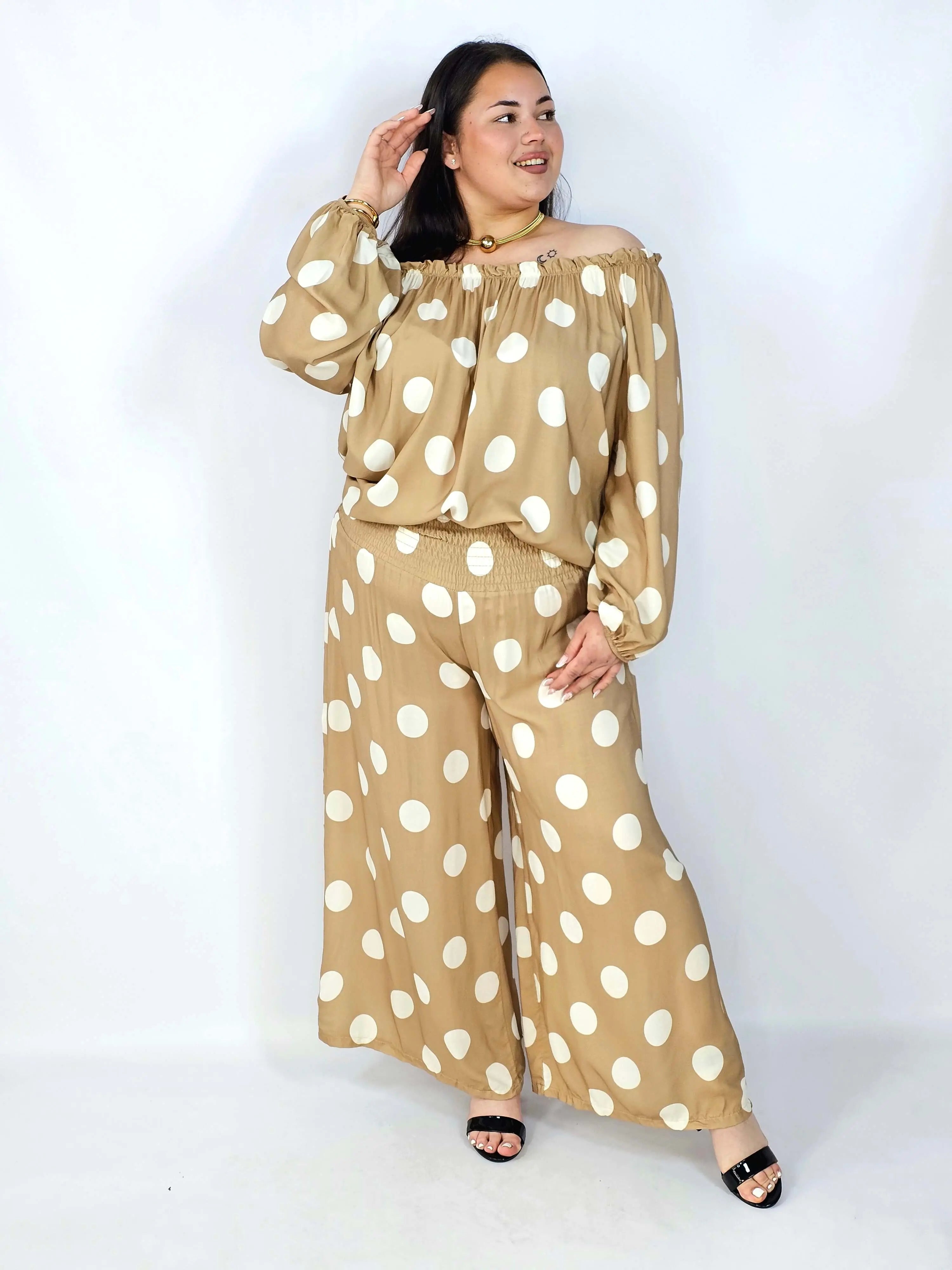 Komplet plus size hiszpanka w grochy – elegancki komplet XXL spodnie i bluzka Stylowa XL