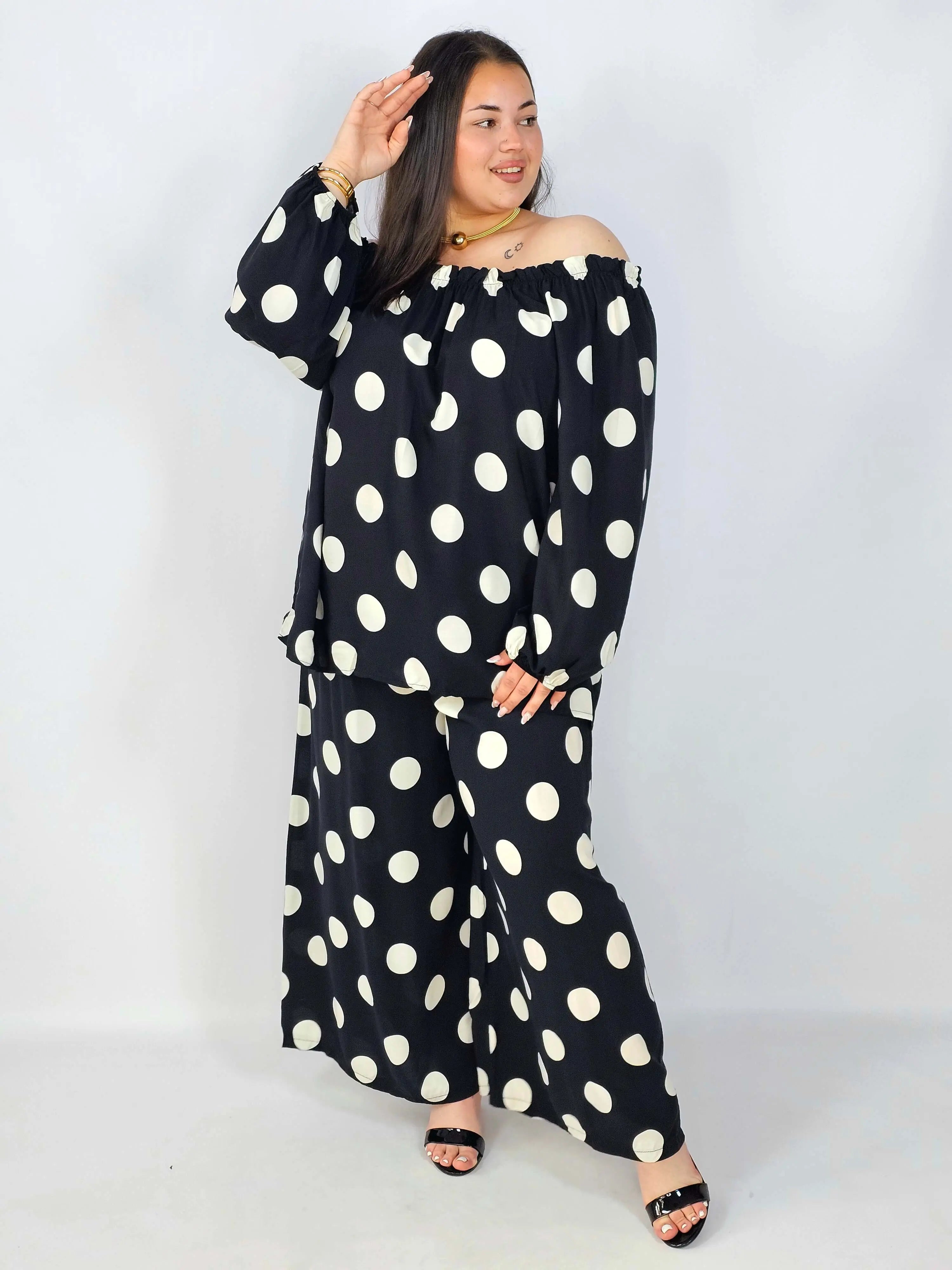 Komplet plus size hiszpanka w grochy – elegancki komplet XXL spodnie i bluzka Stylowa XL