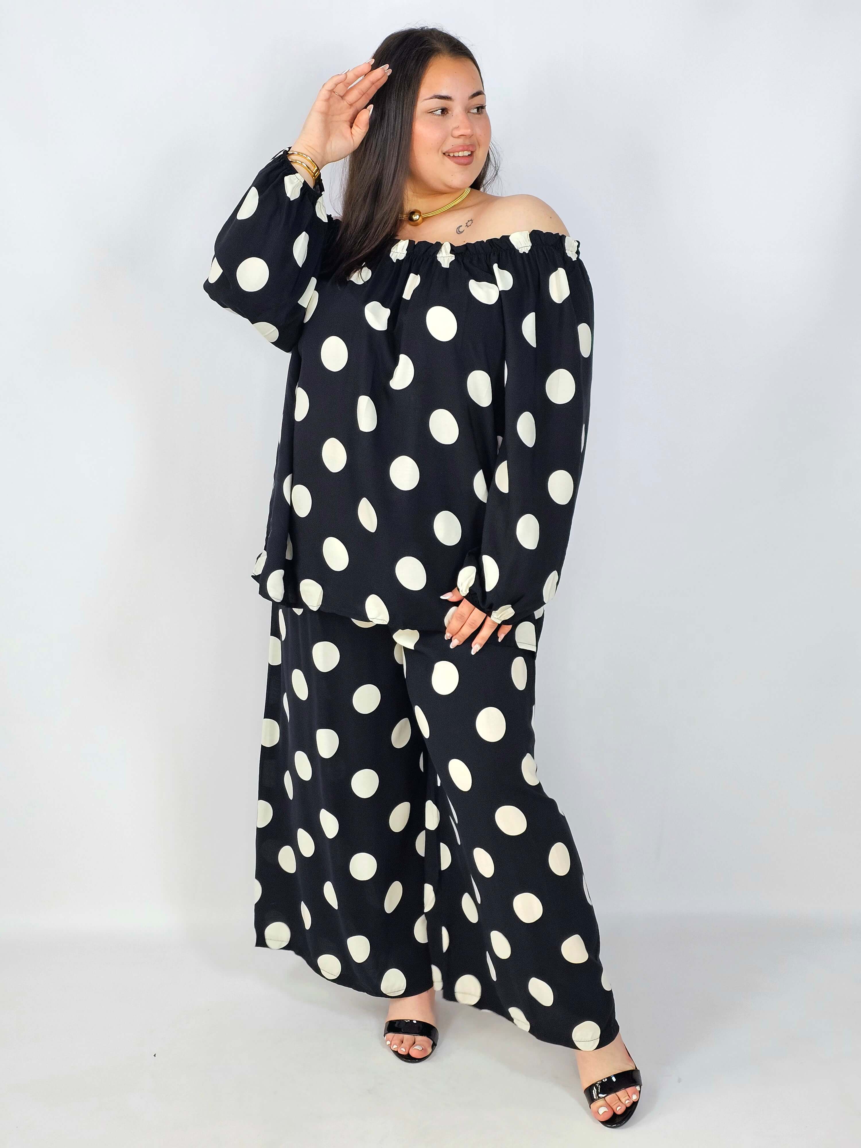 Komplet plus size hiszpanka w grochy – elegancki komplet XXL spodnie i bluzka Stylowa XL