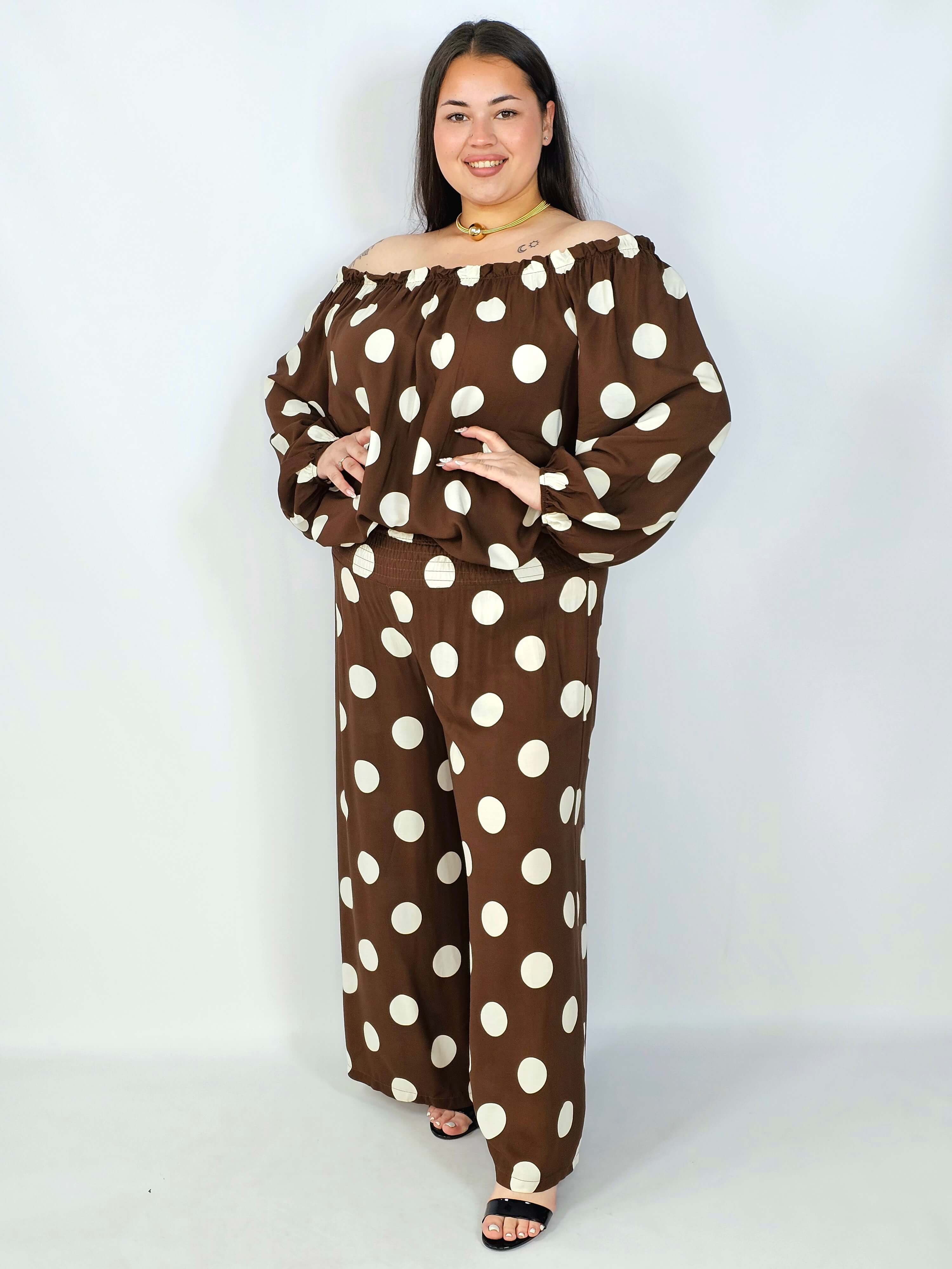 Komplet plus size hiszpanka w grochy – elegancki komplet XXL spodnie i bluzka Stylowa XL