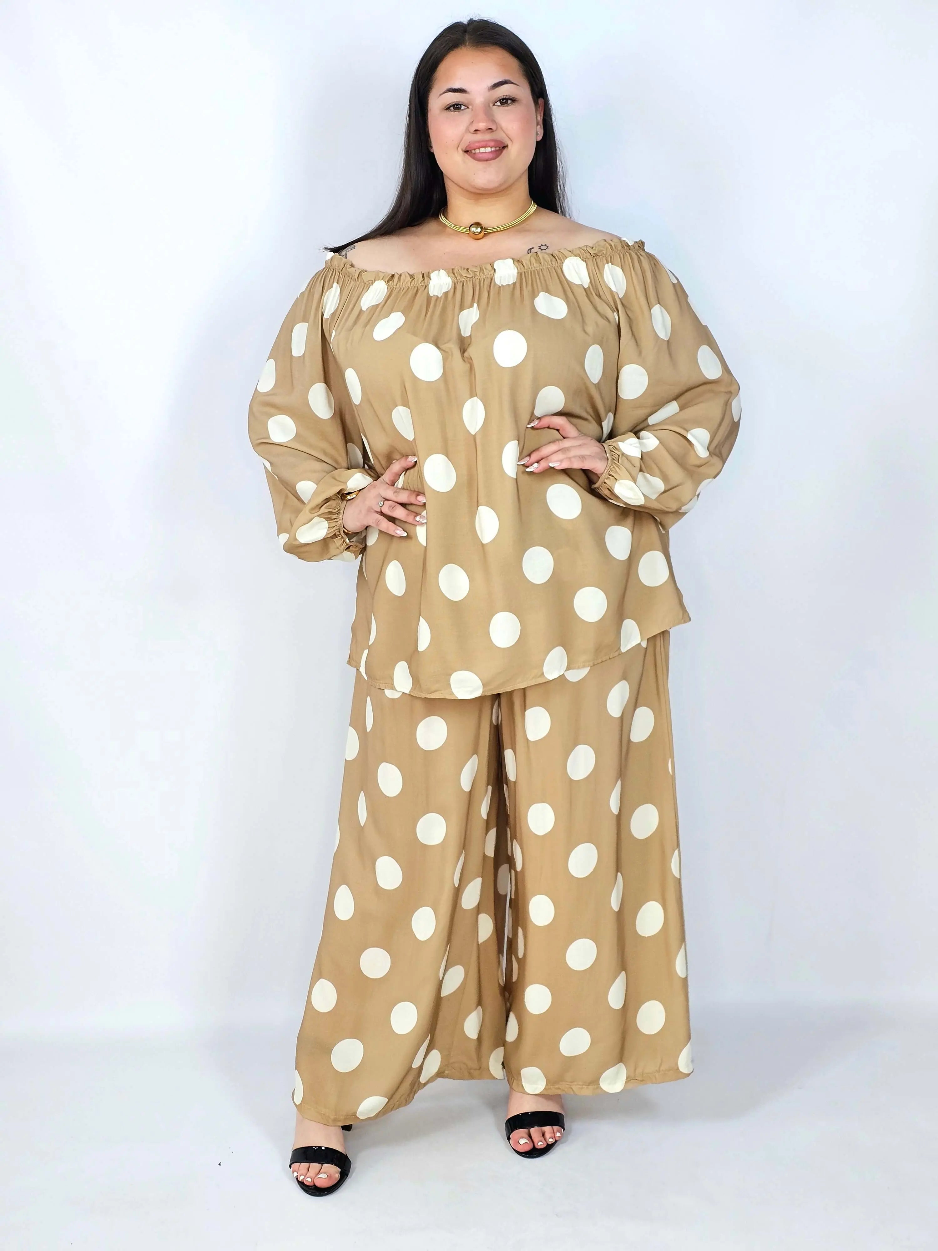 Komplet plus size hiszpanka w grochy – elegancki komplet XXL spodnie i bluzka Stylowa XL