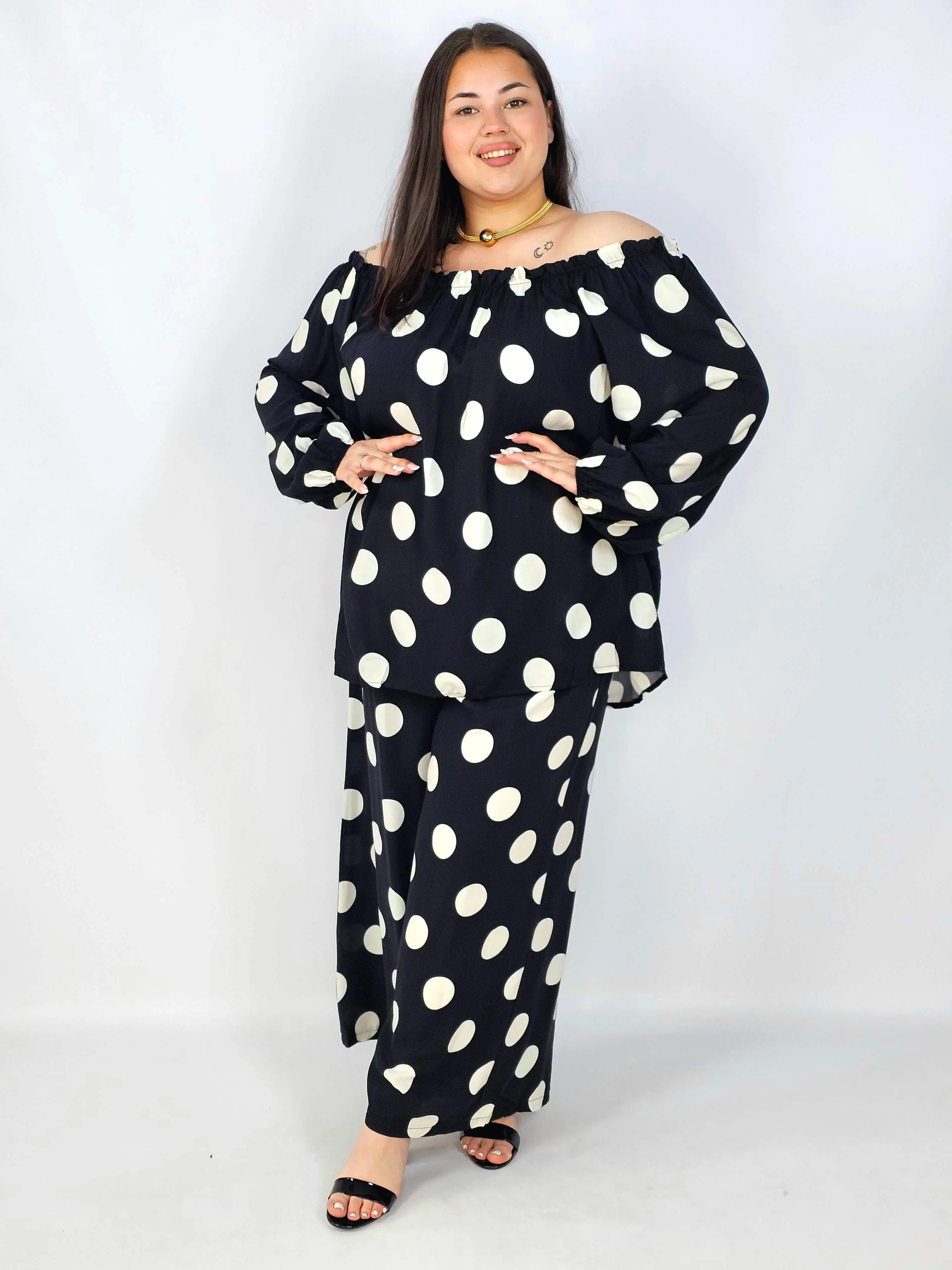 Komplet plus size hiszpanka w grochy – elegancki komplet XXL spodnie i bluzka Stylowa XL