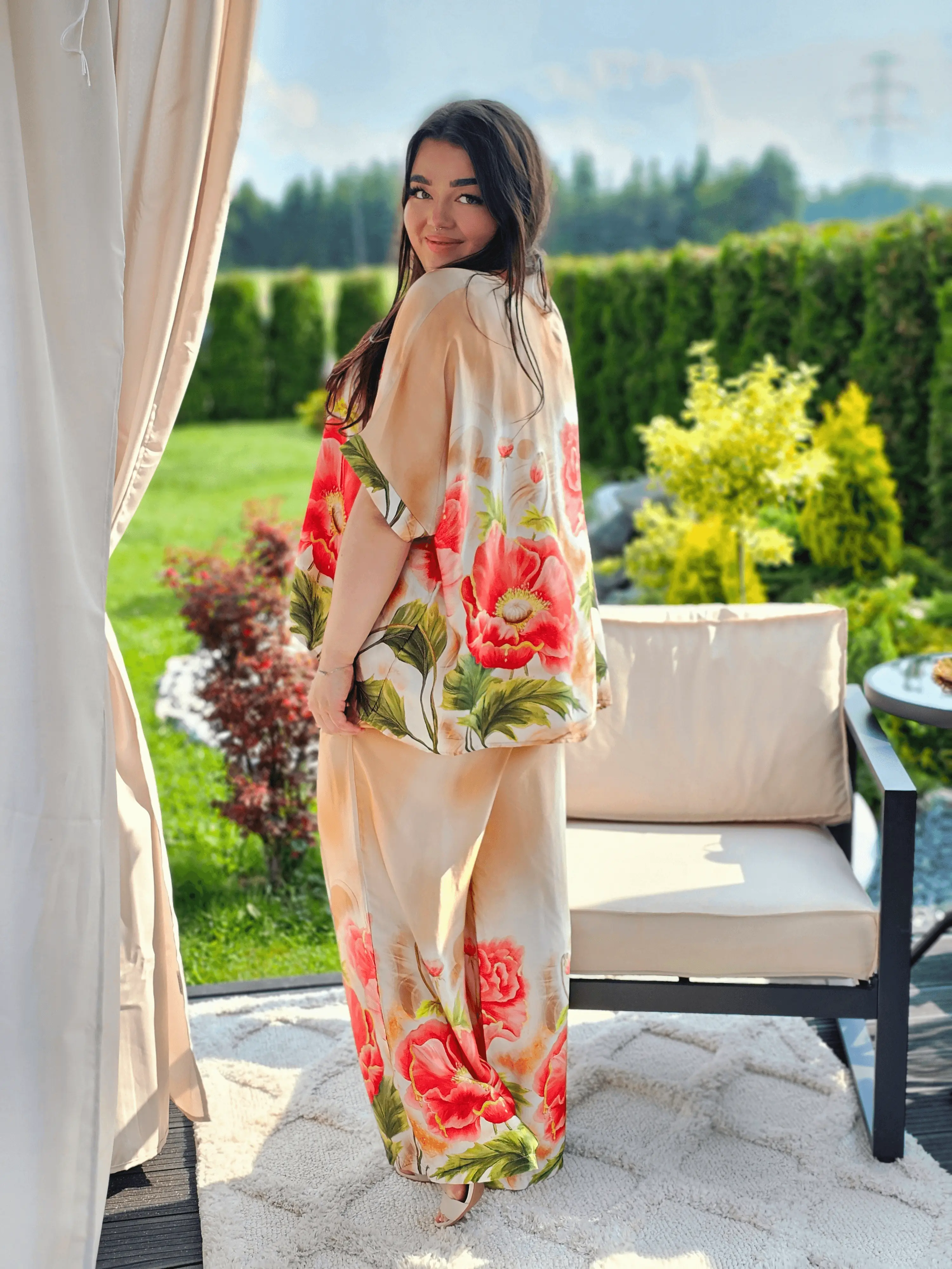 Komplet satynowy z kwiatowym nadrukiem - beż Stylowa XL