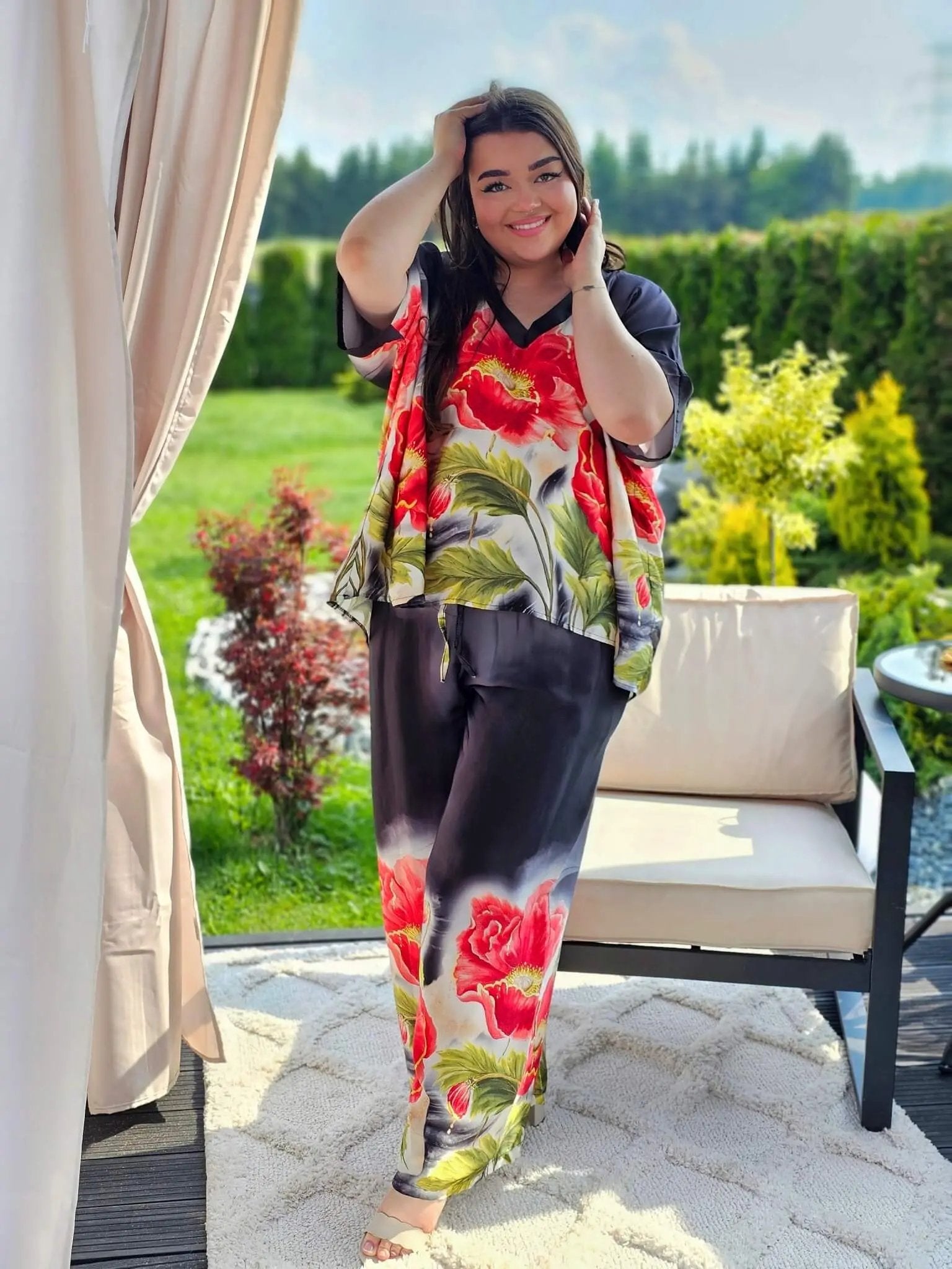 Komplet satynowy z kwiatowym nadrukiem -czerń Stylowa XL