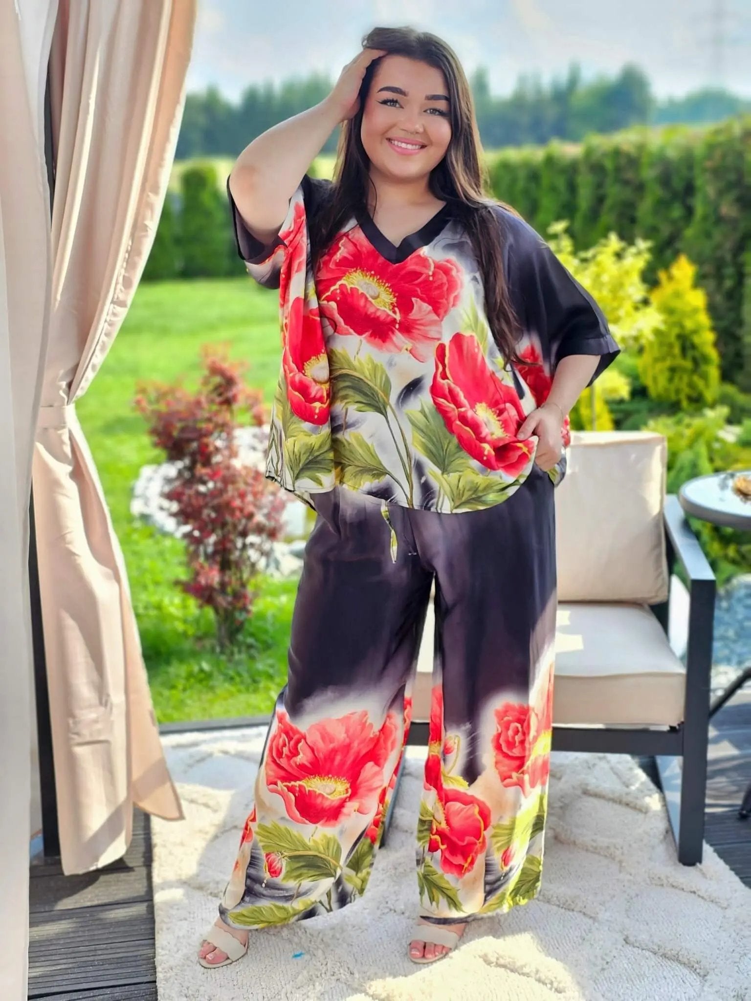 Komplet satynowy z kwiatowym nadrukiem -czerń Stylowa XL