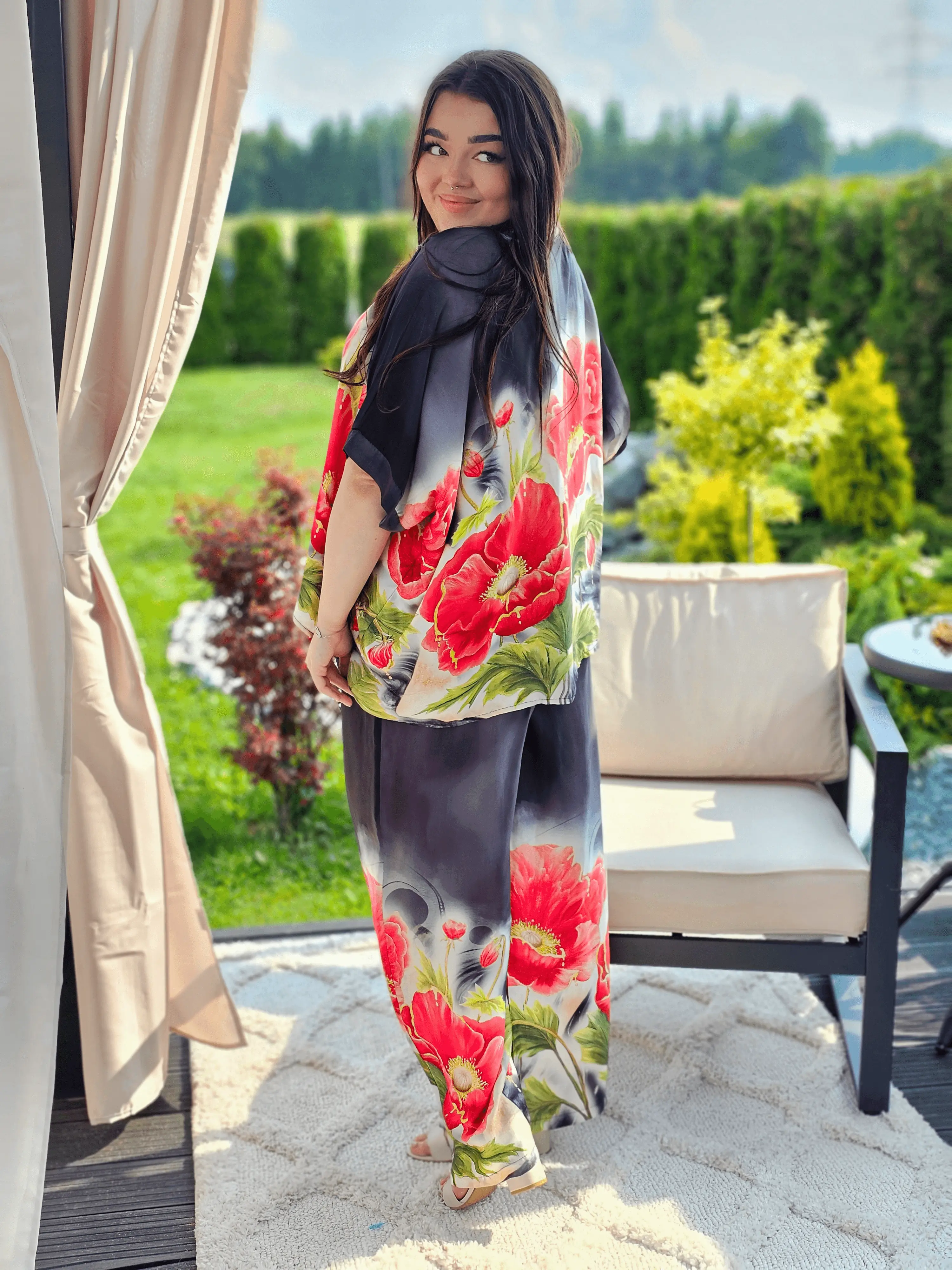 Komplet satynowy z kwiatowym nadrukiem -czerń Stylowa XL