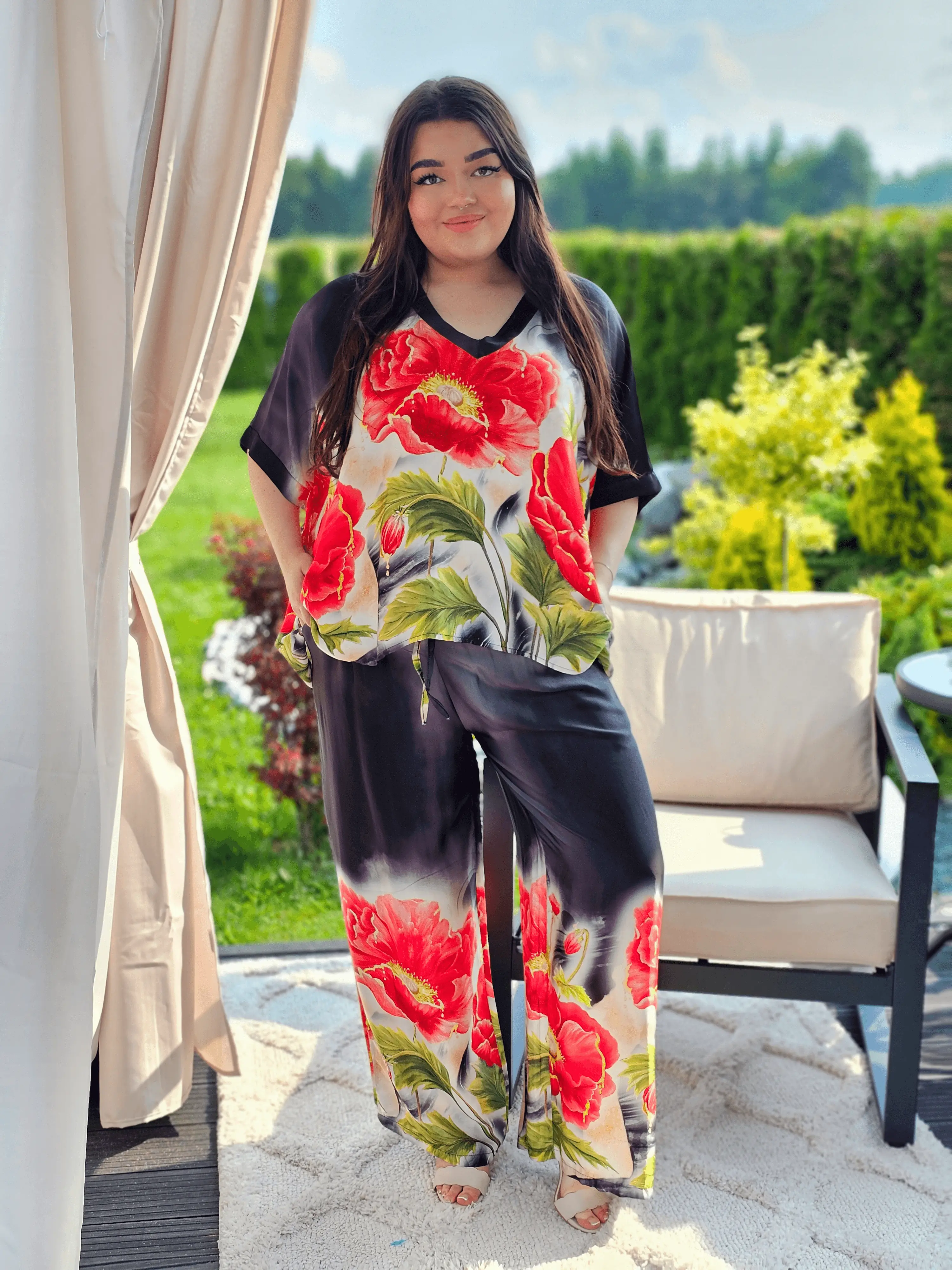 Komplet satynowy z kwiatowym nadrukiem -czerń Stylowa XL