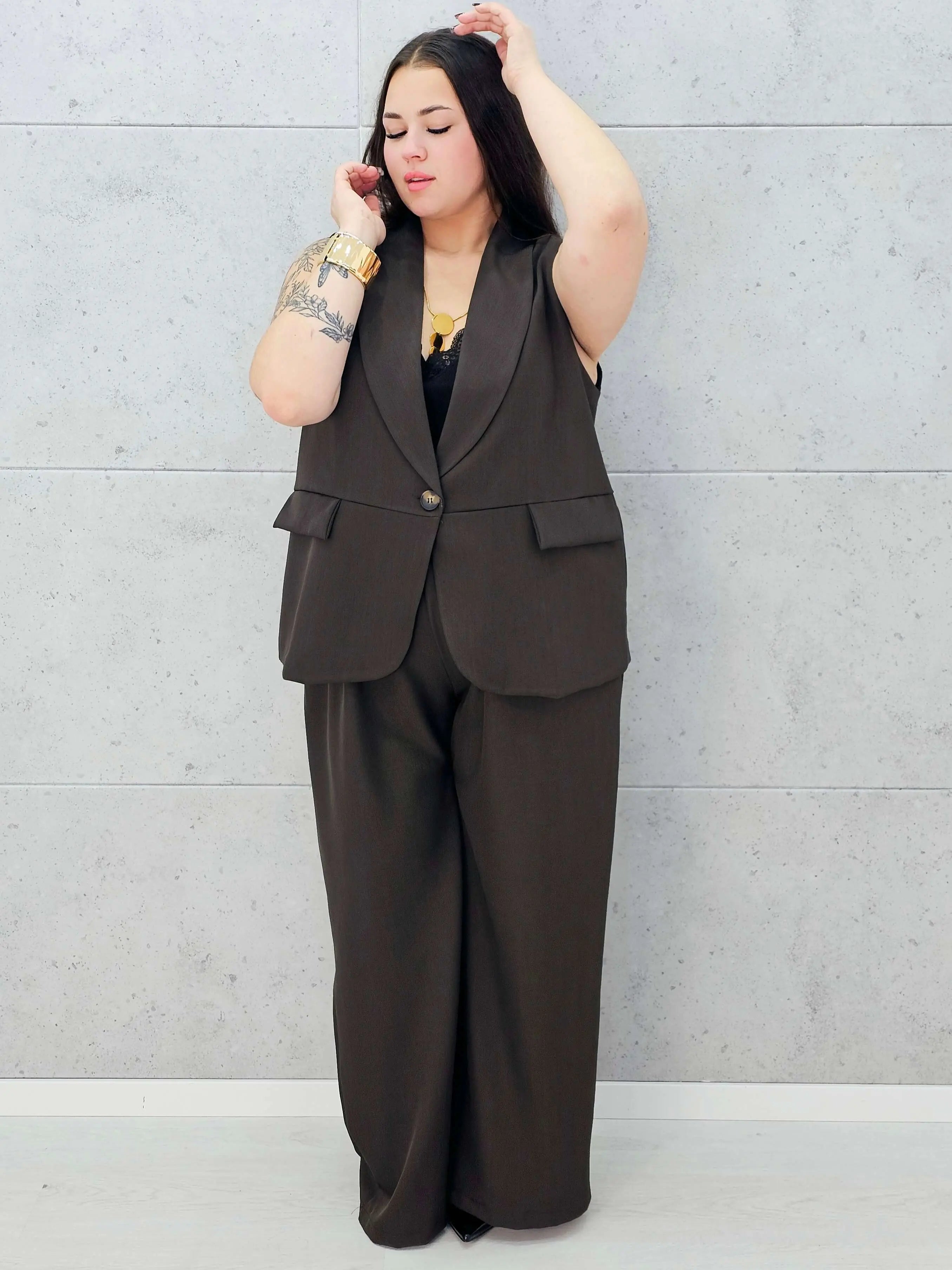 Komplet z kamizelką plus size – elegancka moda XXL na każdą okazję Stylowa XL