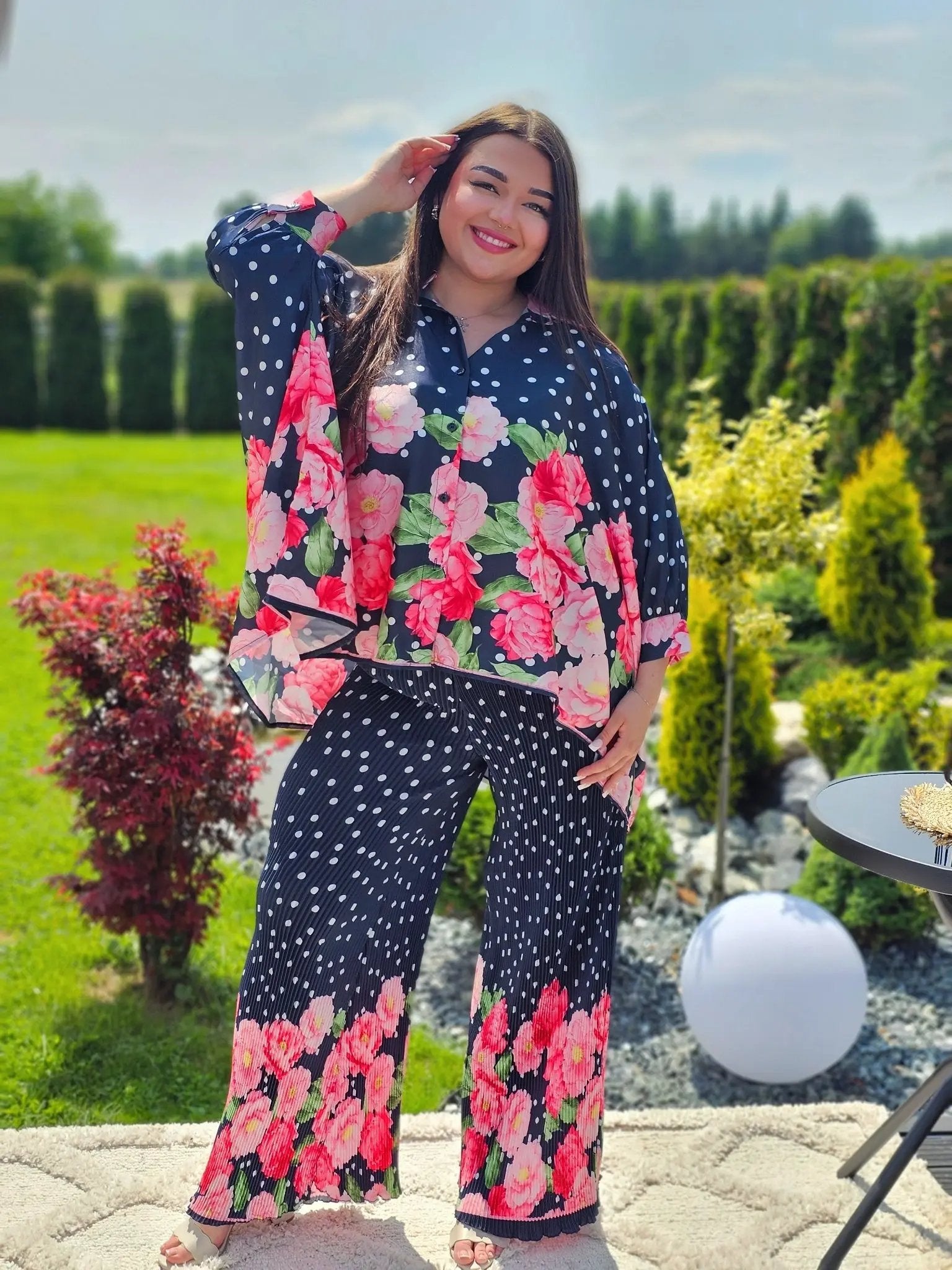 Komplet z plisowanymi spodniami i koszulą - kilka kolorów Stylowa XL