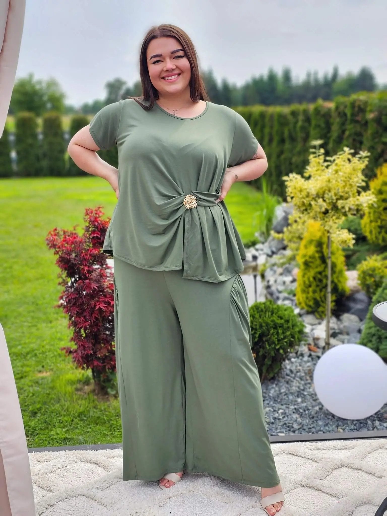 Komplet z wiązaną bluzką i szerokimi spodniami Stylowa XL