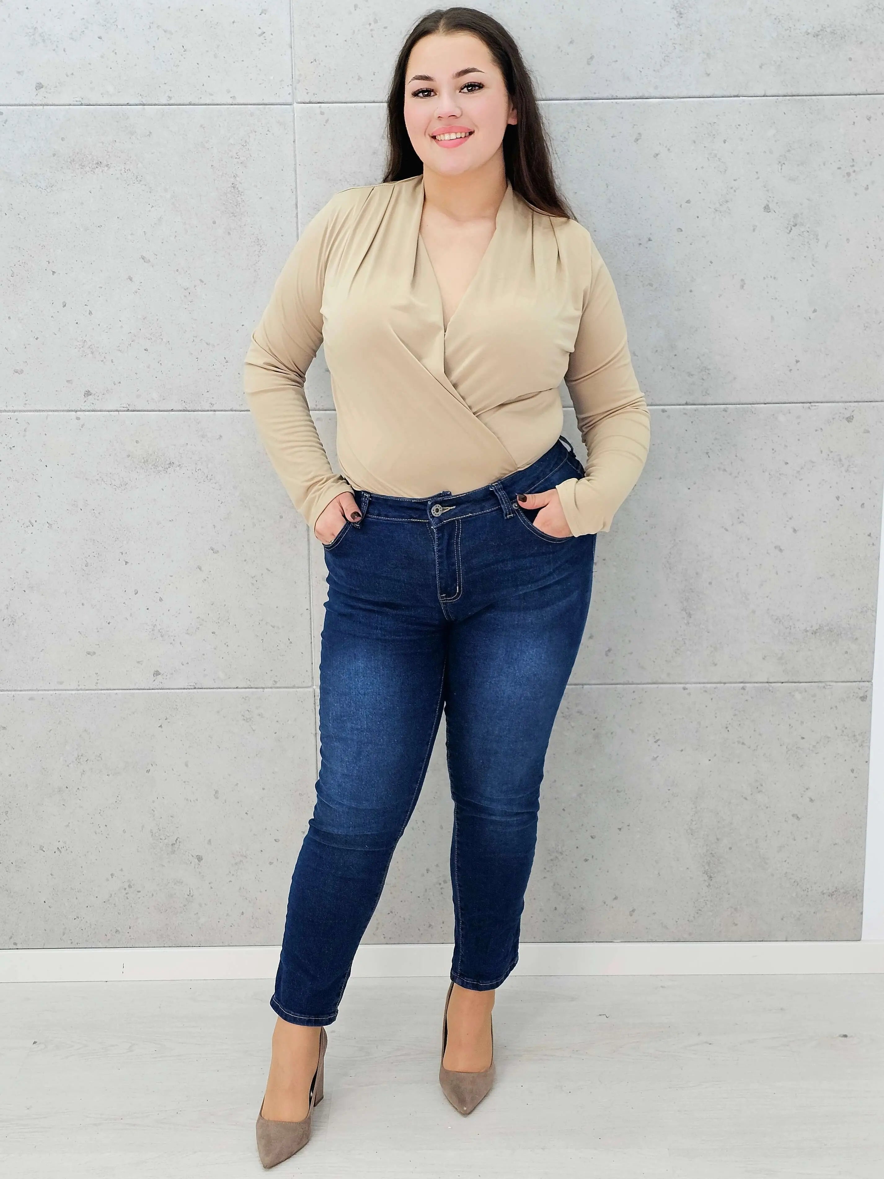 body kopertowe beżowe plus size – całóść