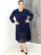 Koronkowa sukienka z falbaną Stylowa XL