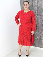 Koronkowa sukienka z falbaną Stylowa XL