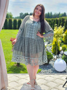 Koronkowa sukienka z falowanym dołem Stylowa XL