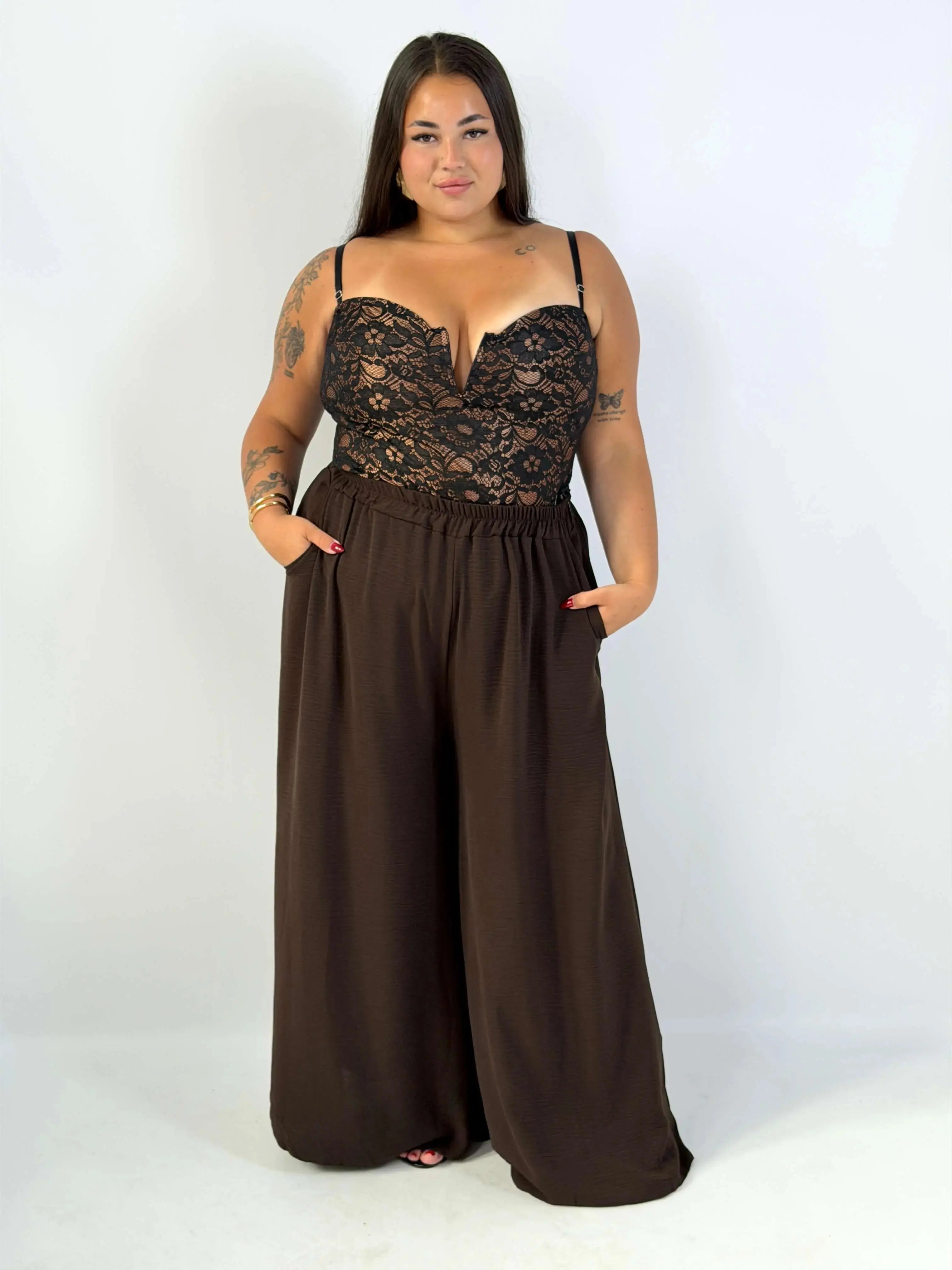 Koronkowe body Plus Size – modelujące body damskie z usztywnianymi miseczkami Stylowa XL