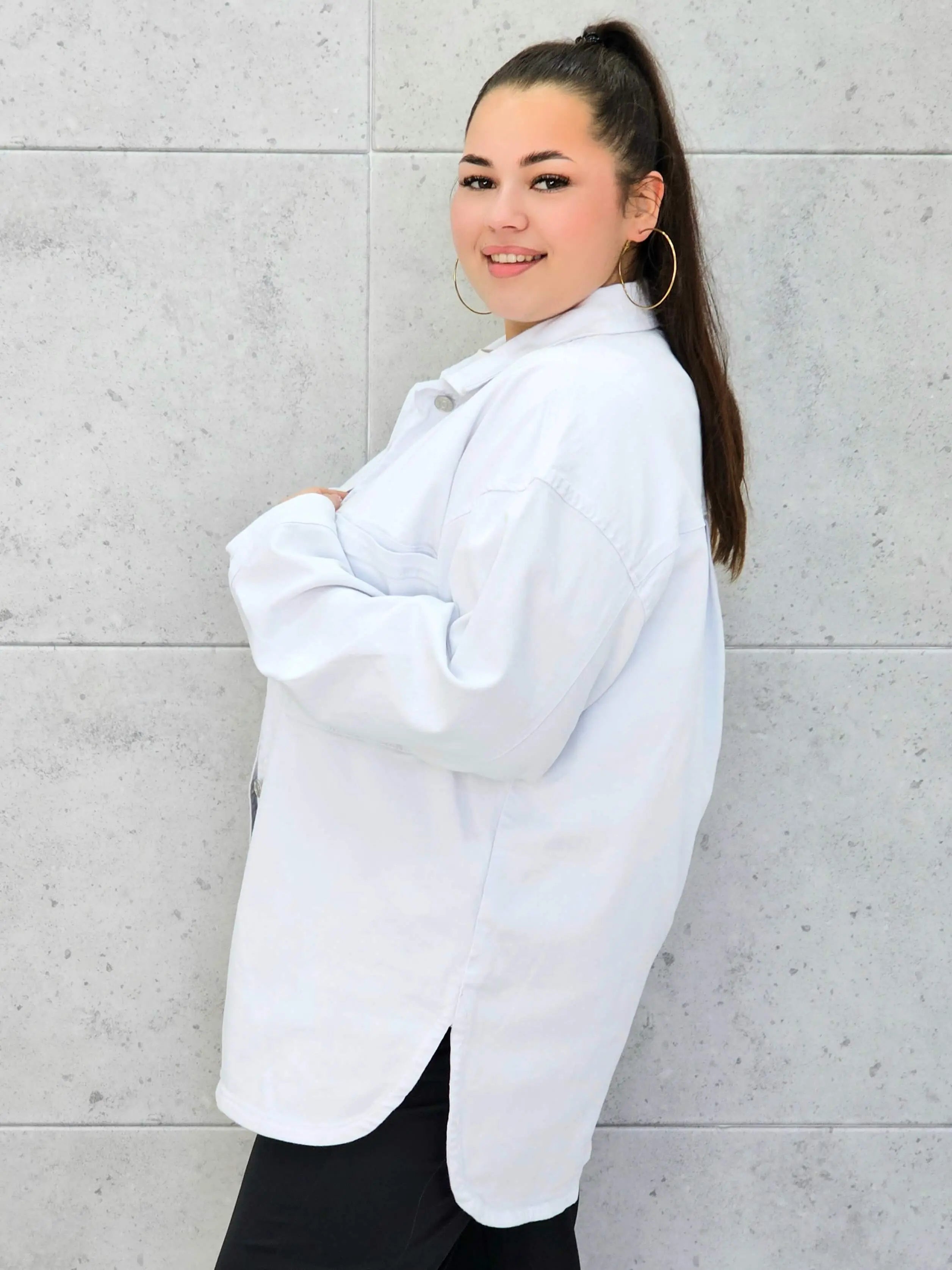 Koszula Oversize Denim Plus Size StylowaXL – Styl i Wygoda dla Kobiet XXL Stylowa XL