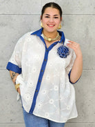 Koszula Plus Size Elegancka z Haftem – Kontrastowy Kołnierzyk, Swobodny Fason XXL Stylowa XL