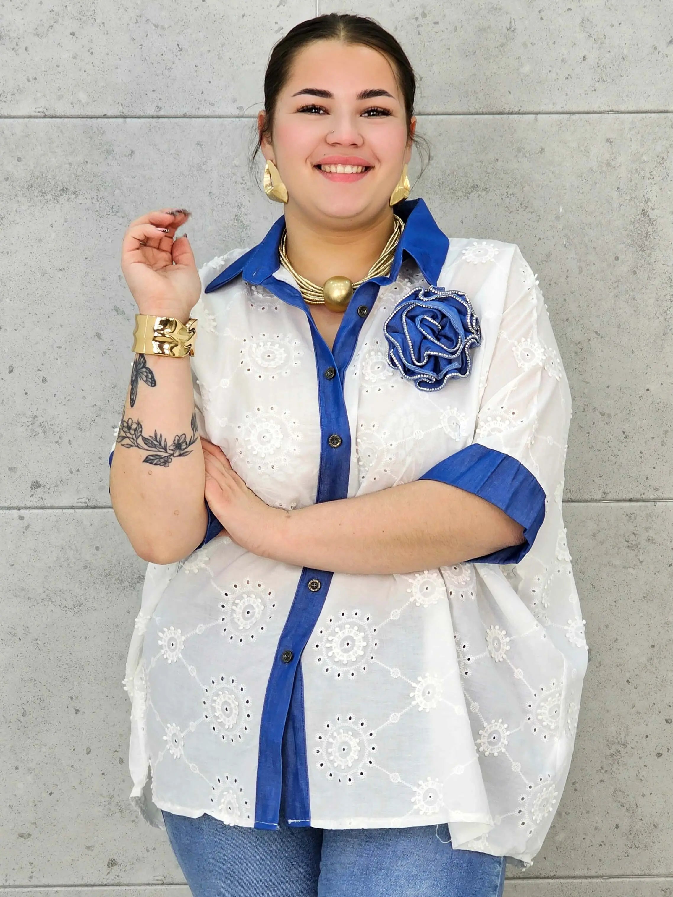 Koszula Plus Size Elegancka z Haftem – Kontrastowy Kołnierzyk, Swobodny Fason XXL Stylowa XL