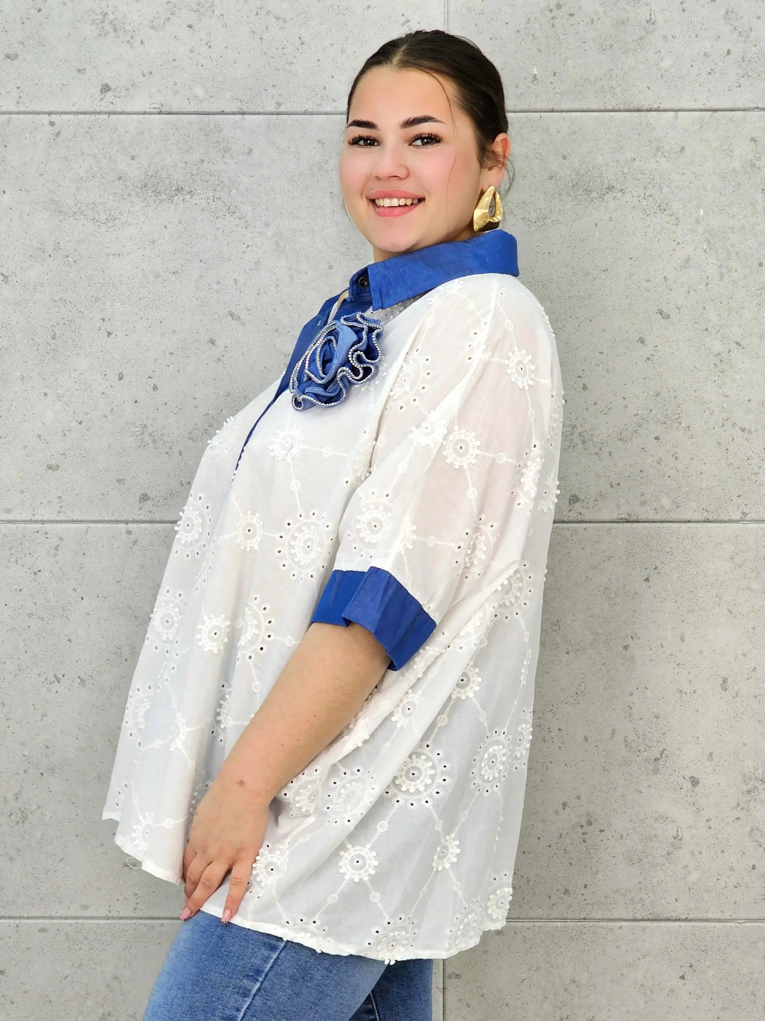 Koszula Plus Size Elegancka z Haftem – Kontrastowy Kołnierzyk, Swobodny Fason XXL Stylowa XL