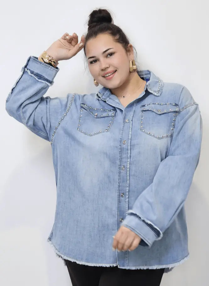 Koszula jeansowa plus size z ozdobnymi nitami – modna koszula XXL dla kobiet Stylowa XL