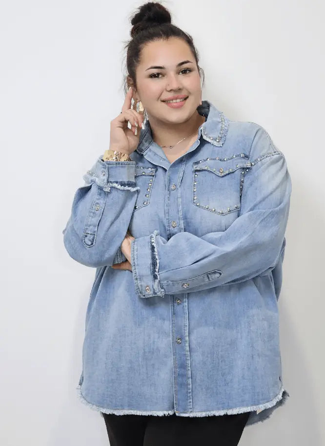 Koszula jeansowa plus size z ozdobnymi nitami – modna koszula XXL dla kobiet Stylowa XL