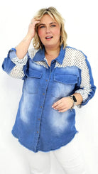 Koszula jeansowa z ażurową siateczką- odcień ciemny Stylowa XL