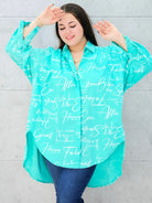 koszula w całości na modelce 