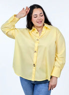 Koszula plus size XXL z ozdobnymi guzikami – klasyka dla kobiet plus size Stylowa XL