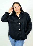 Koszula plus size XXL z ozdobnymi guzikami – klasyka dla kobiet plus size Stylowa XL
