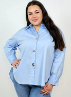 Koszula plus size XXL z ozdobnymi guzikami – klasyka dla kobiet plus size Stylowa XL